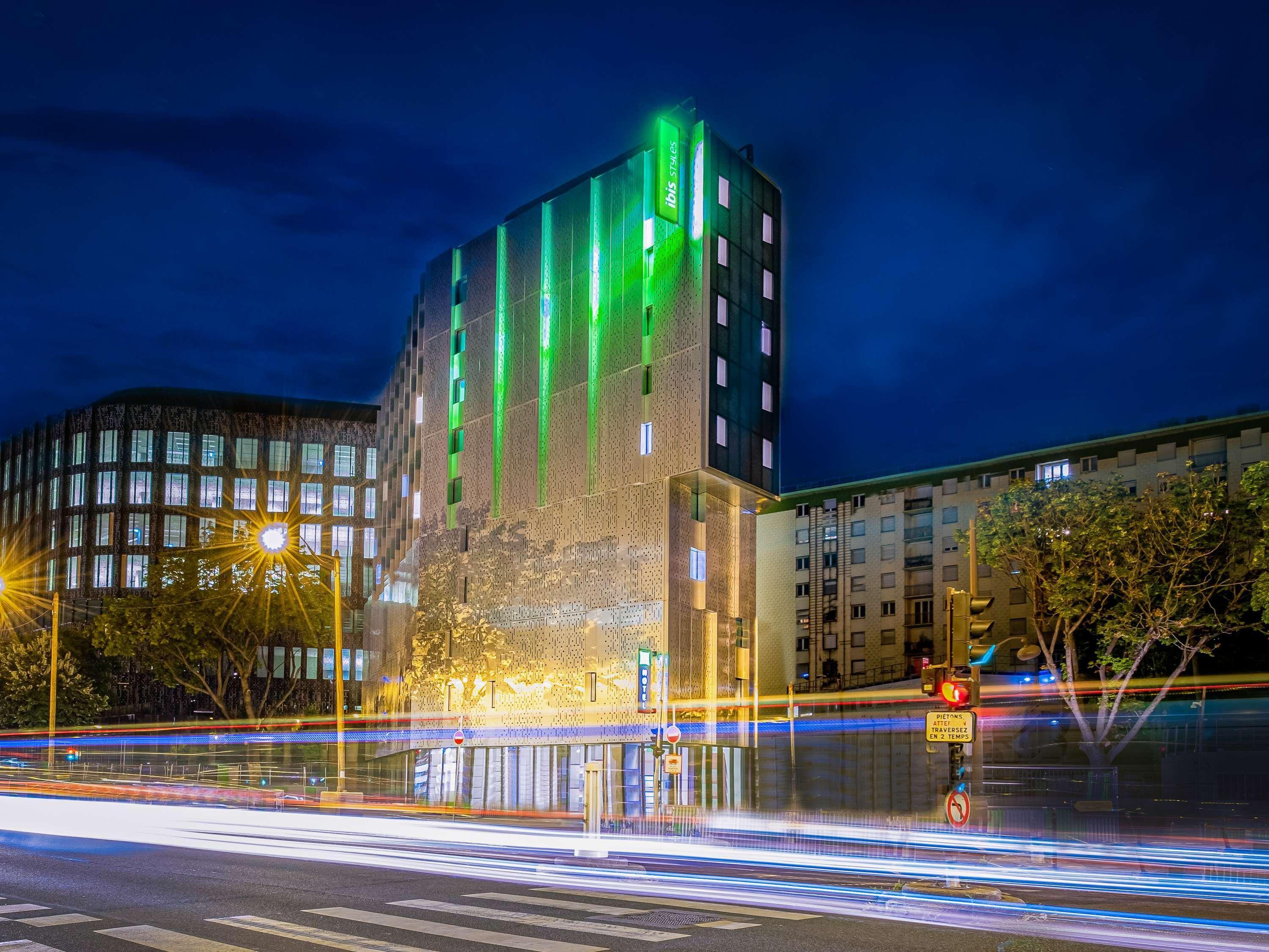 Vista Exterior ibis Styles Paris Meteor Avenue d'Italie