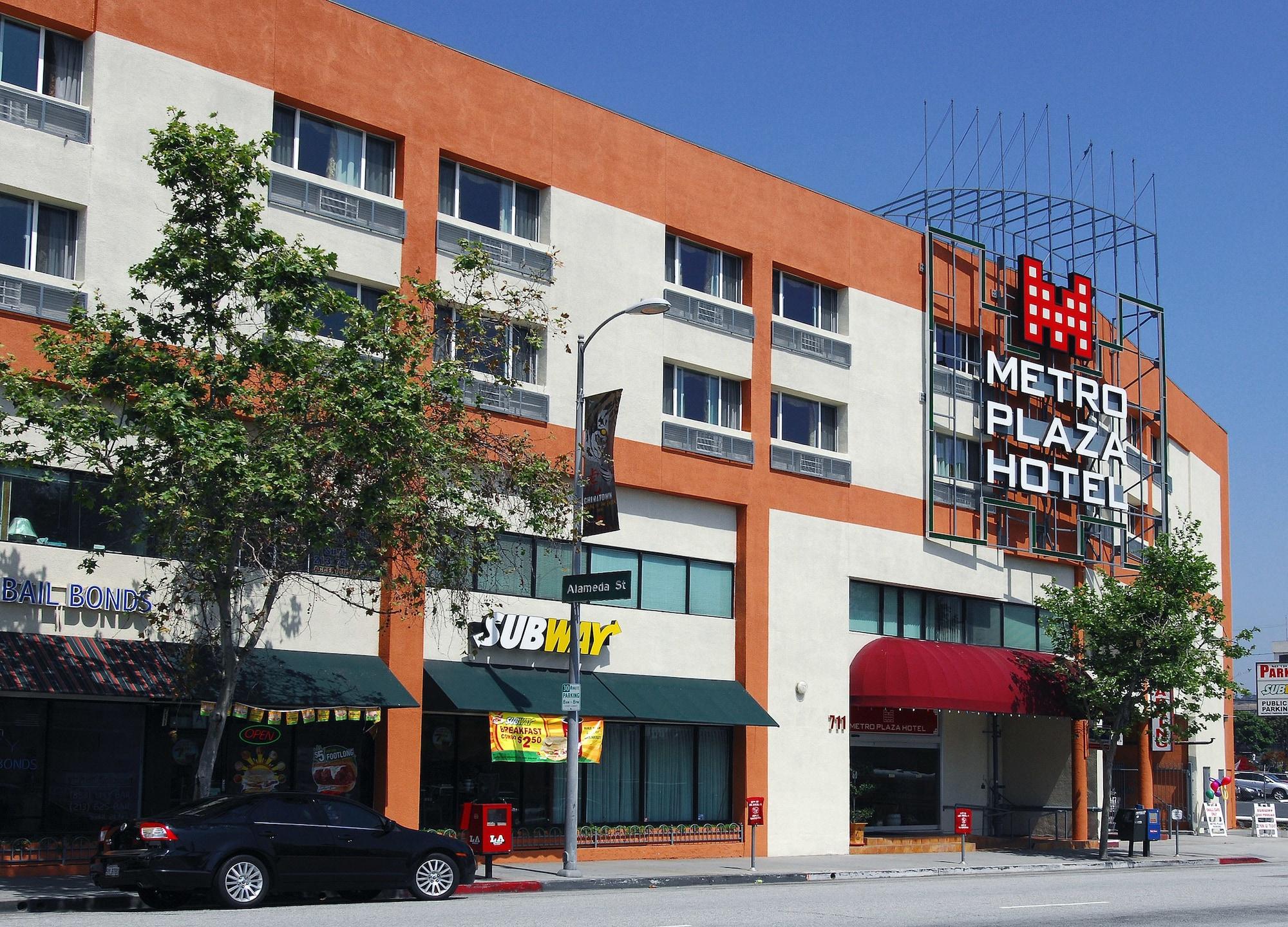 Vista Exterior Metro Plaza Hotel