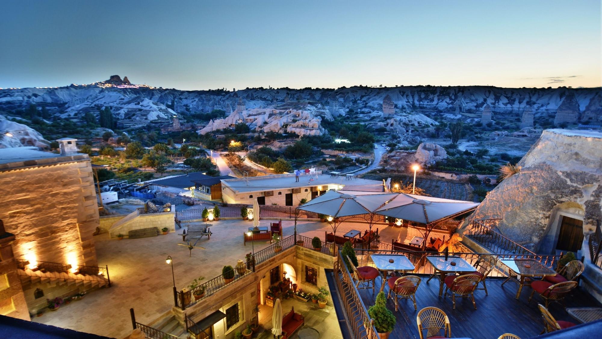 Vista Exterior Harman Cave Hotel