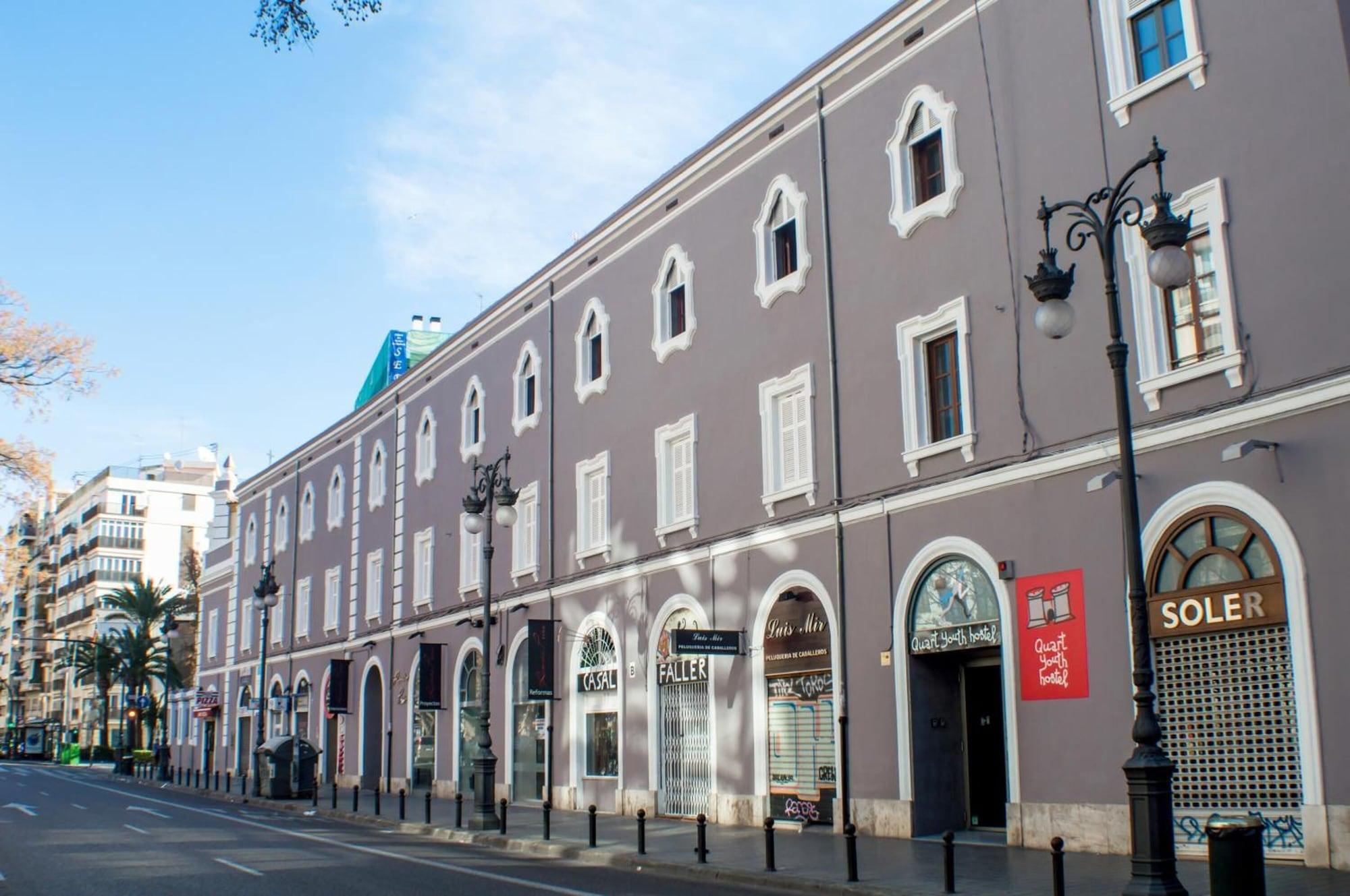 Vista Exterior Quart Youth Hostel