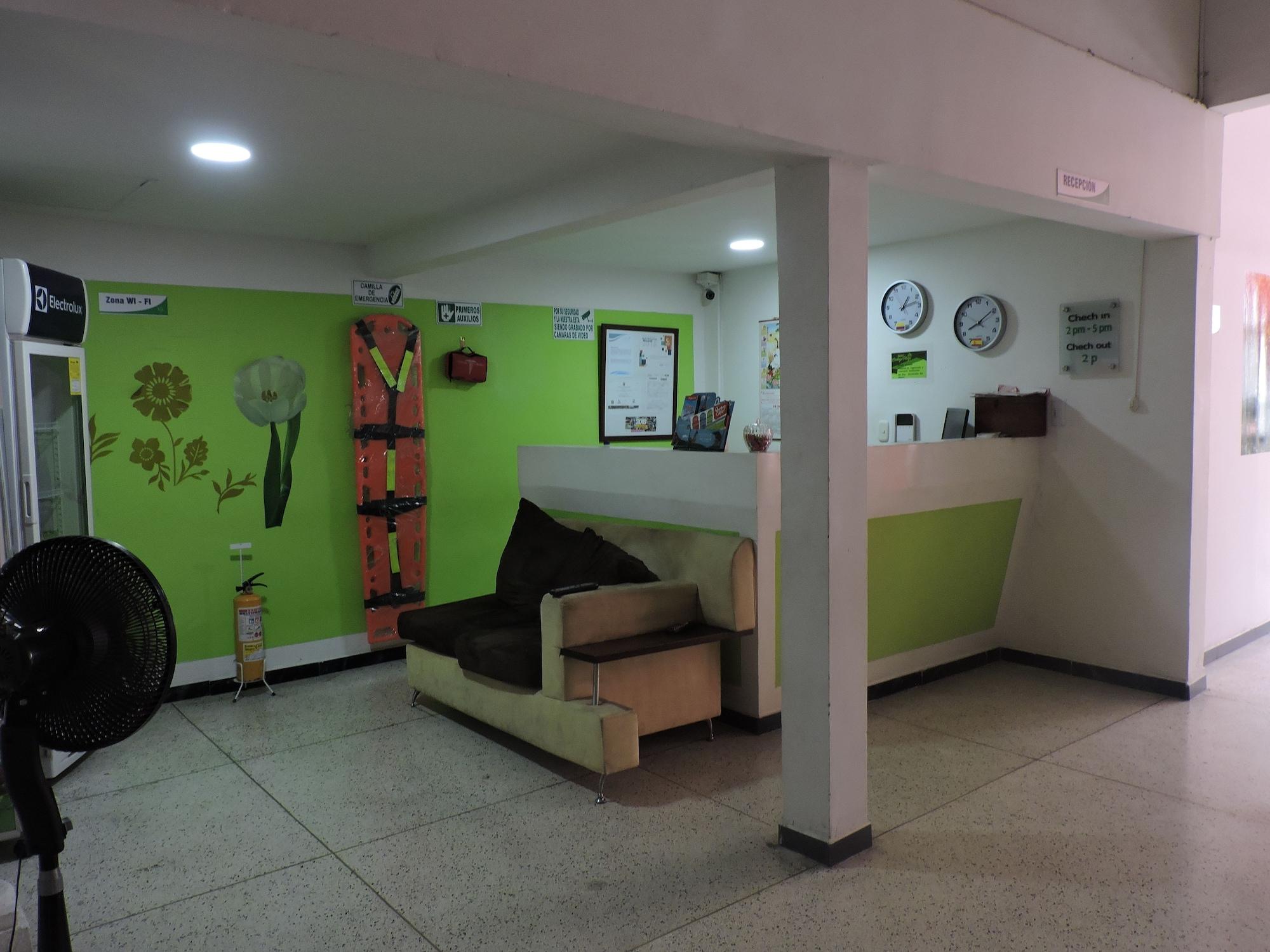 Vista Lobby Hotel Cartago Plaza