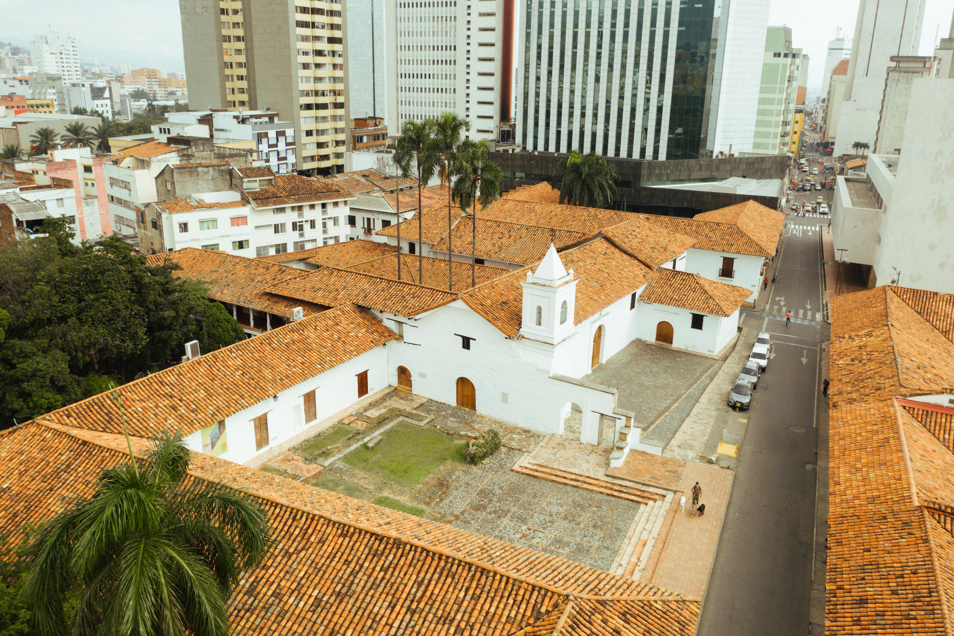 Hotel Hampton By Hilton Cali