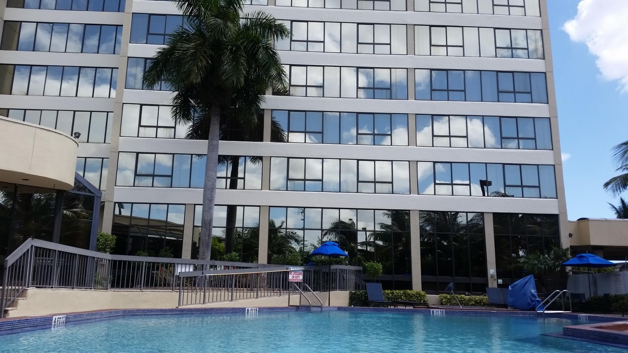 Exterior View Holiday Inn Miami West - Hialeah Gardens