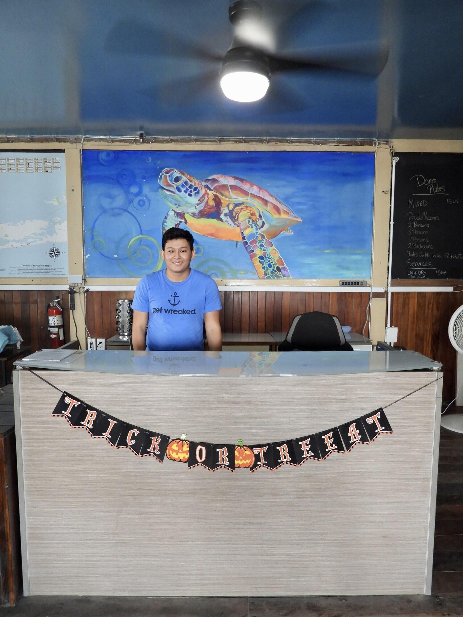 Vista Lobby Sandbar Beachfront Hostel & Restaurant