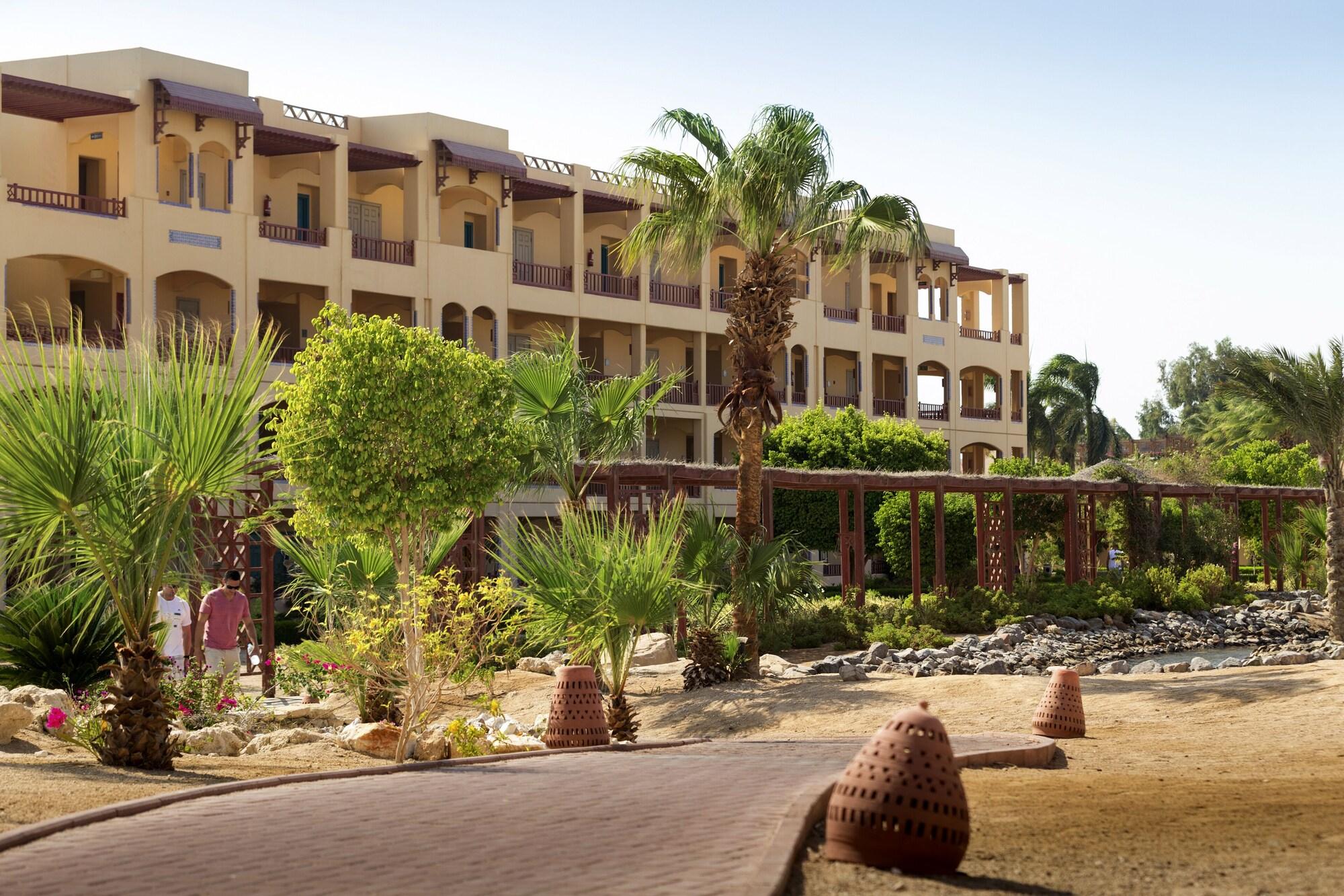 Vista Exterior ROBINSON SOMA BAY