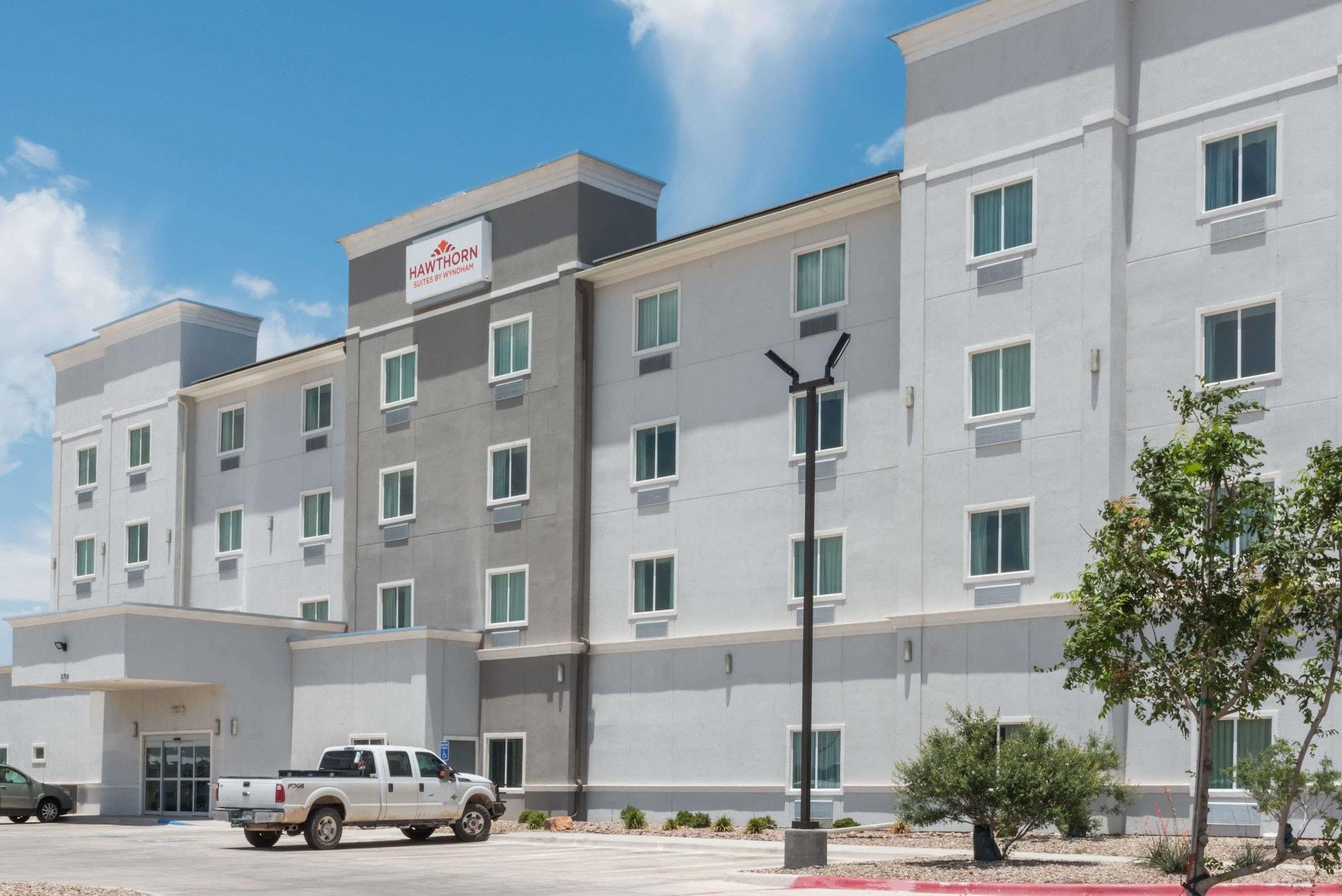 Vista Exterior Hawthorn Extended Stay by Wyndham Midland