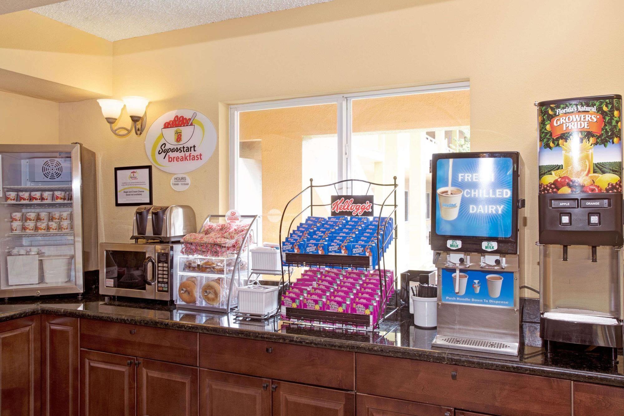 Comodidades del Alojamiento Super 8 Motel Fort Lauderdale Airport