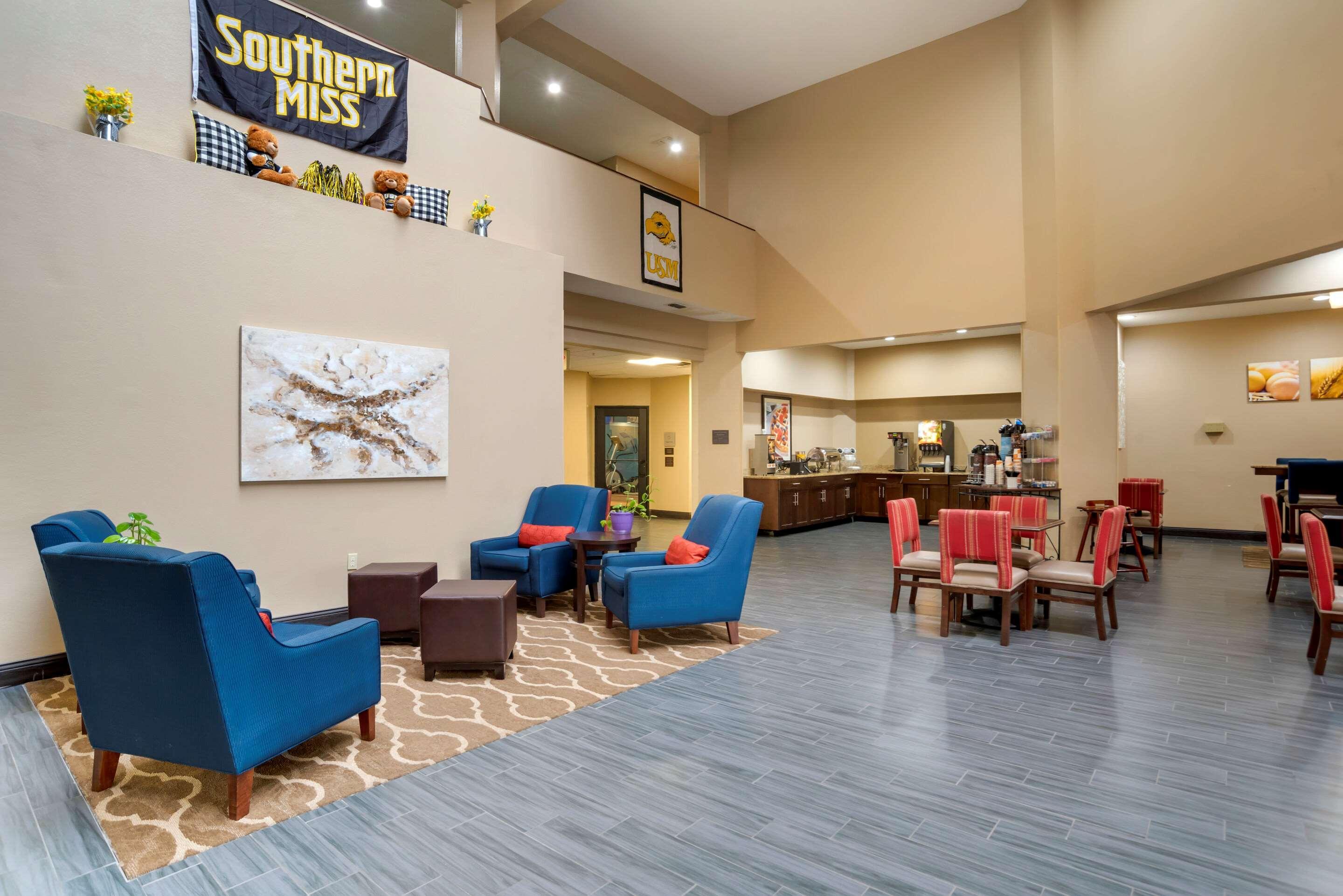Vista Lobby Comfort Suites Hattiesburg