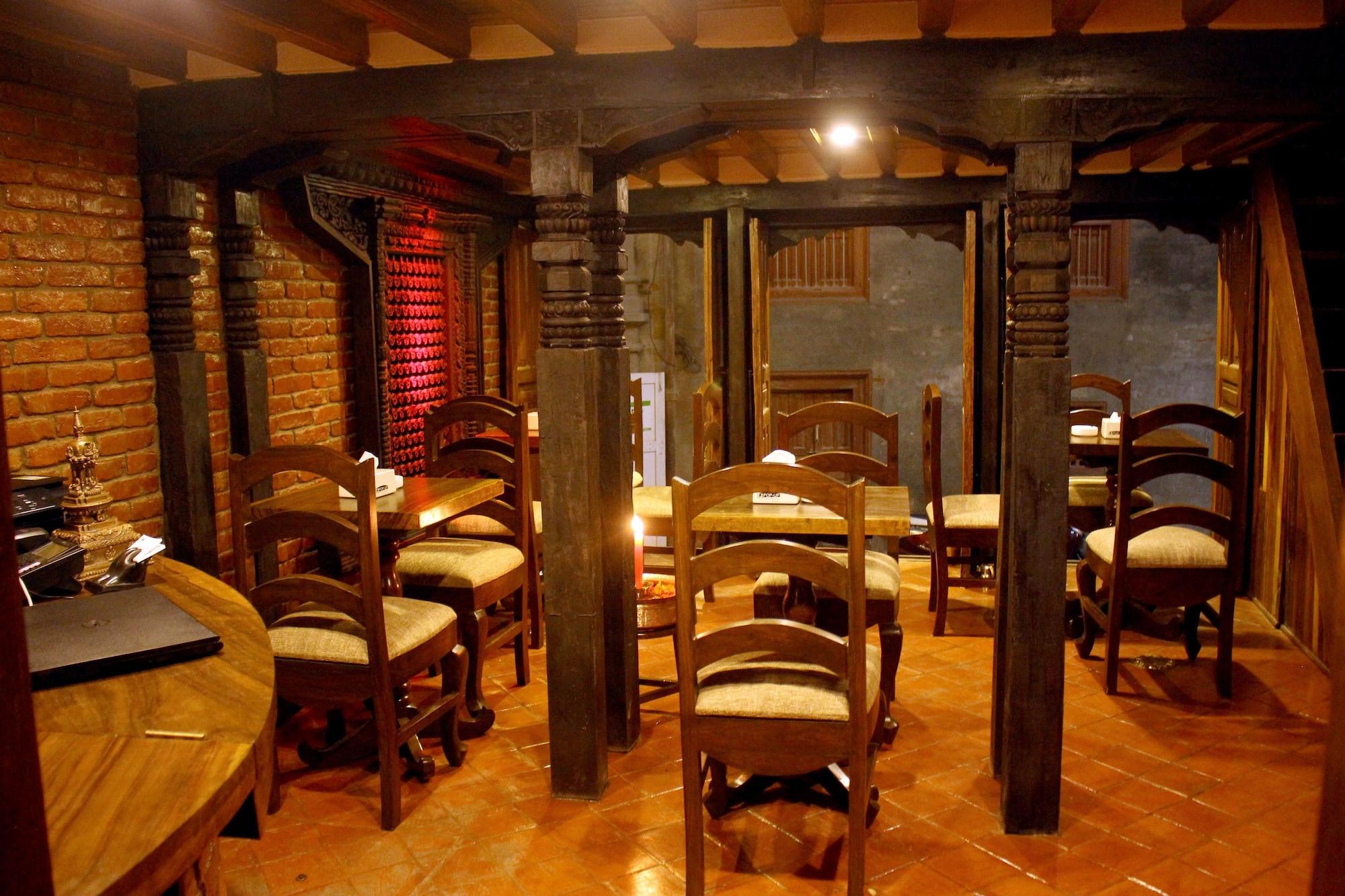 Bar/Salón Temple House