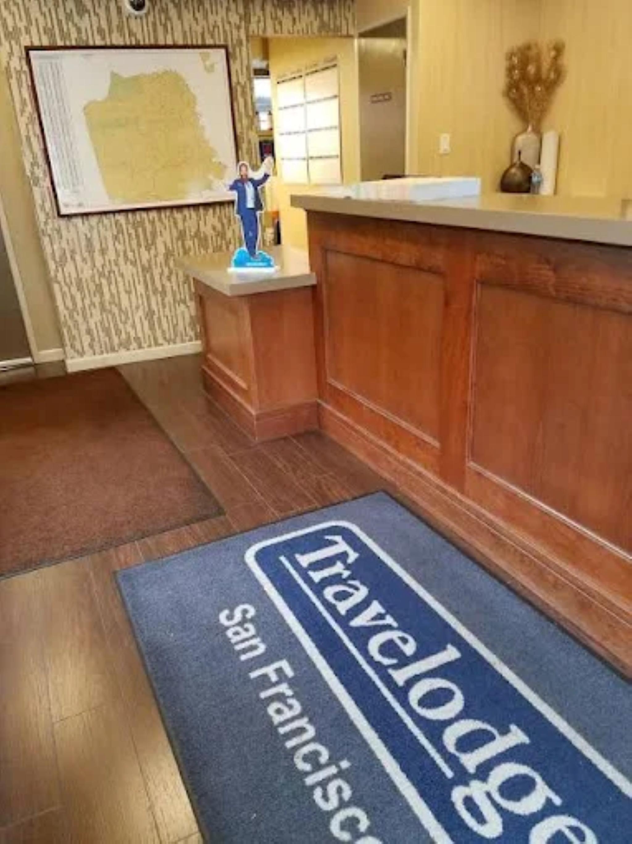 Vista Lobby Travelodge by Wyndham San Francisco Bay