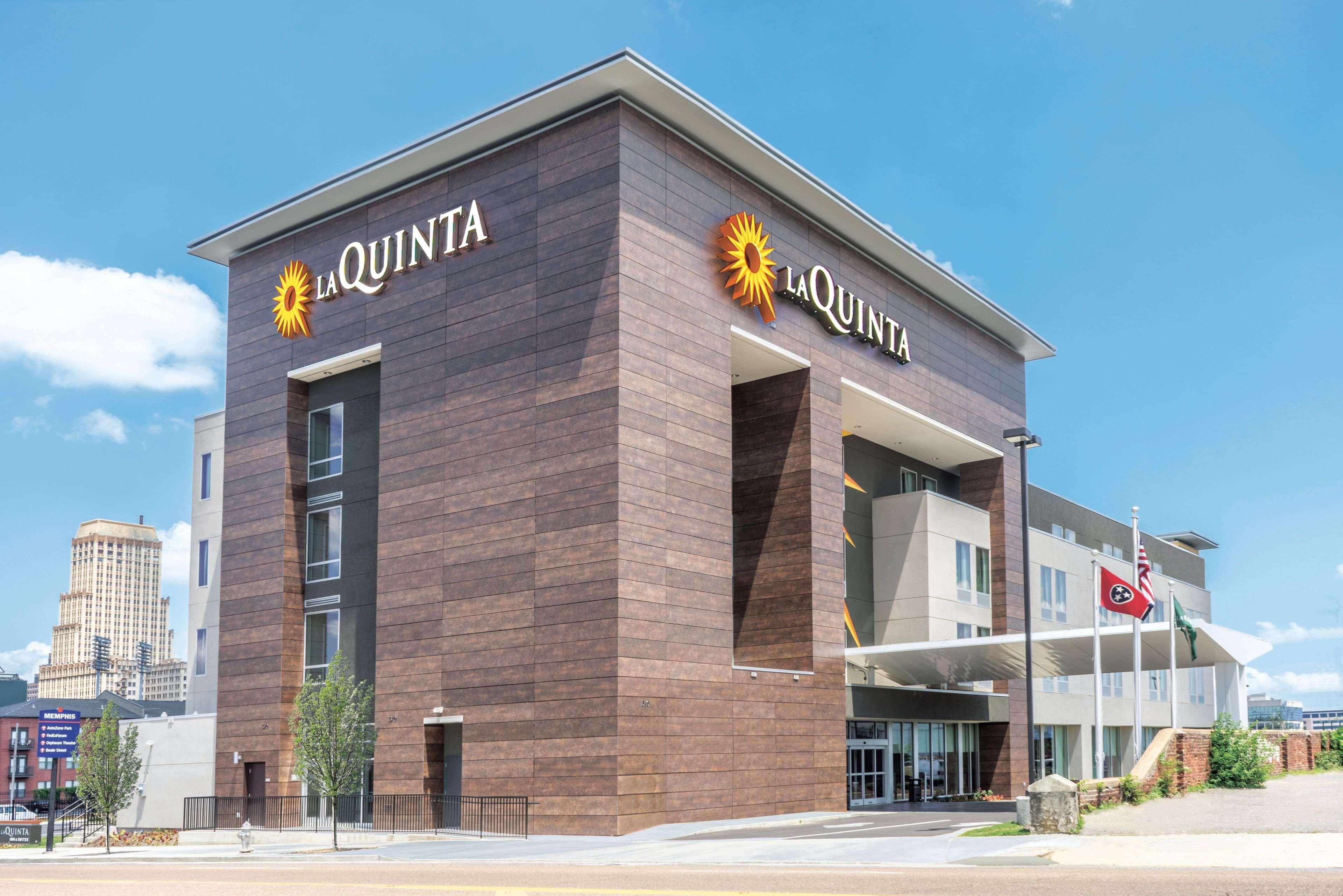 Vista Exterior La Quinta Inn & Suites by Wyndham Memphis Downtown