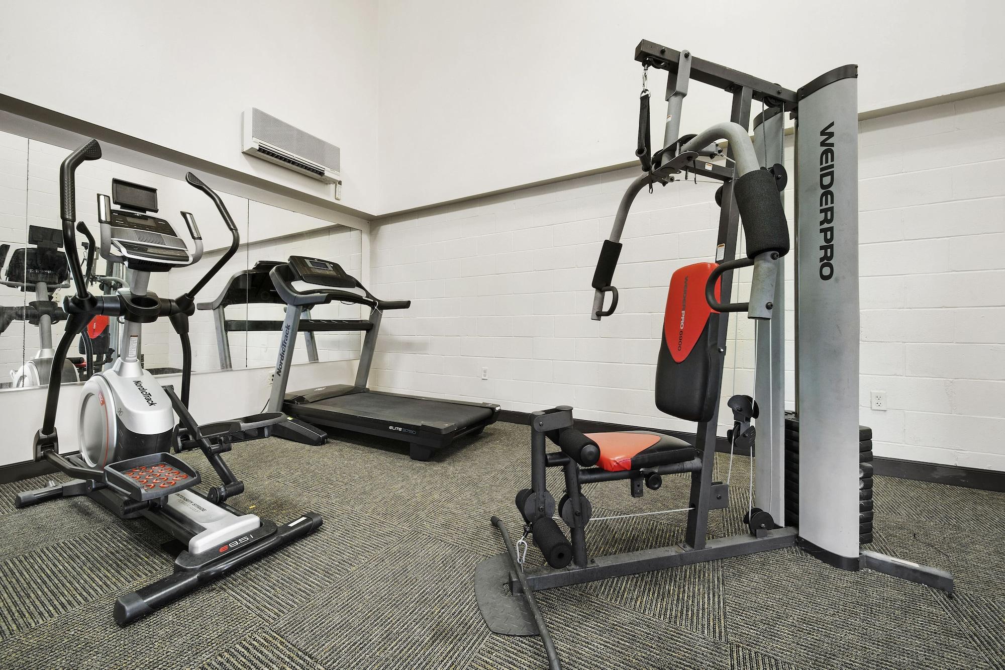 Gimnasio Baymont by Wyndham Muncie Near Ball State University