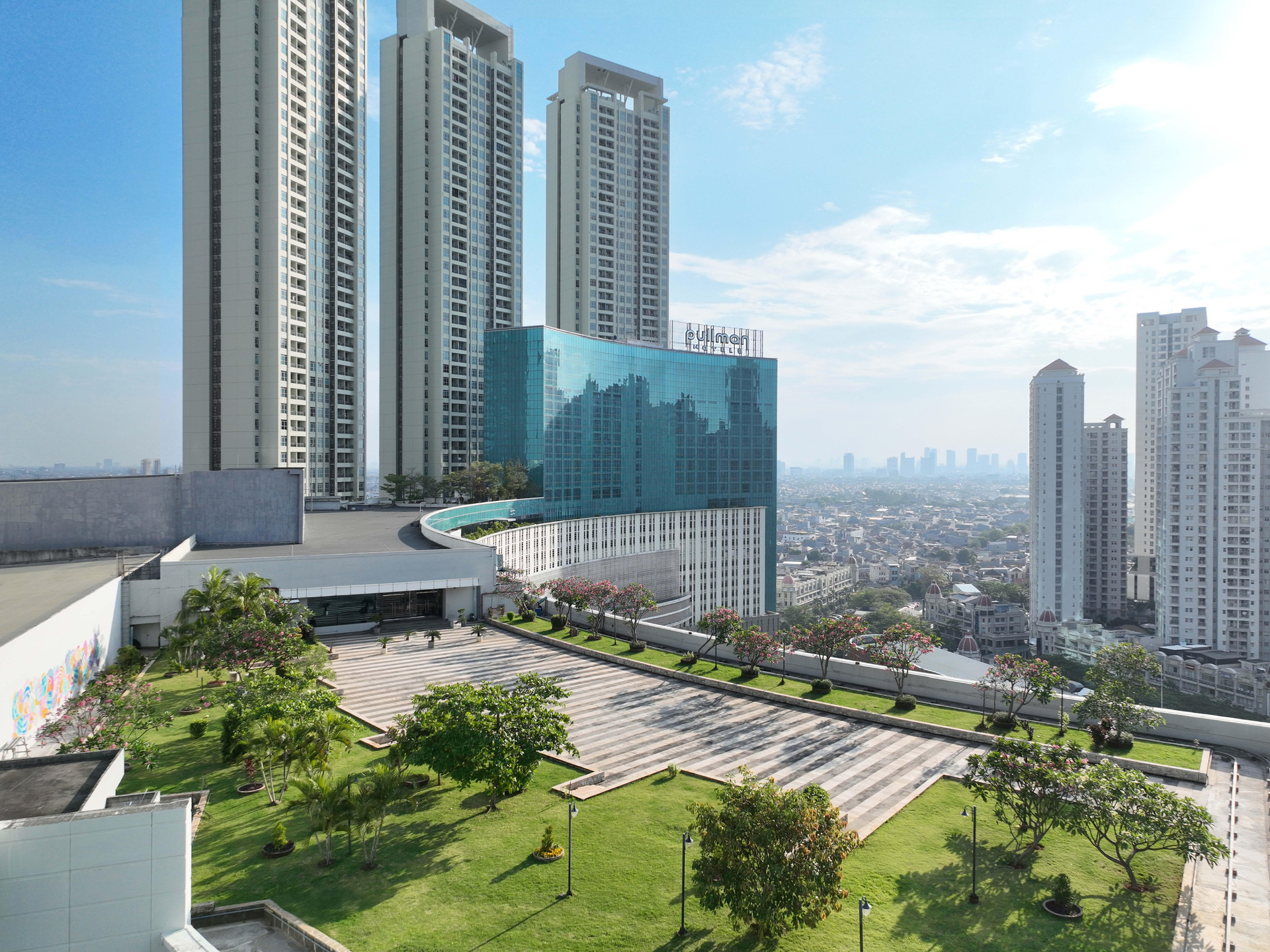 Vista Exterior Pullman Jakarta Central Park