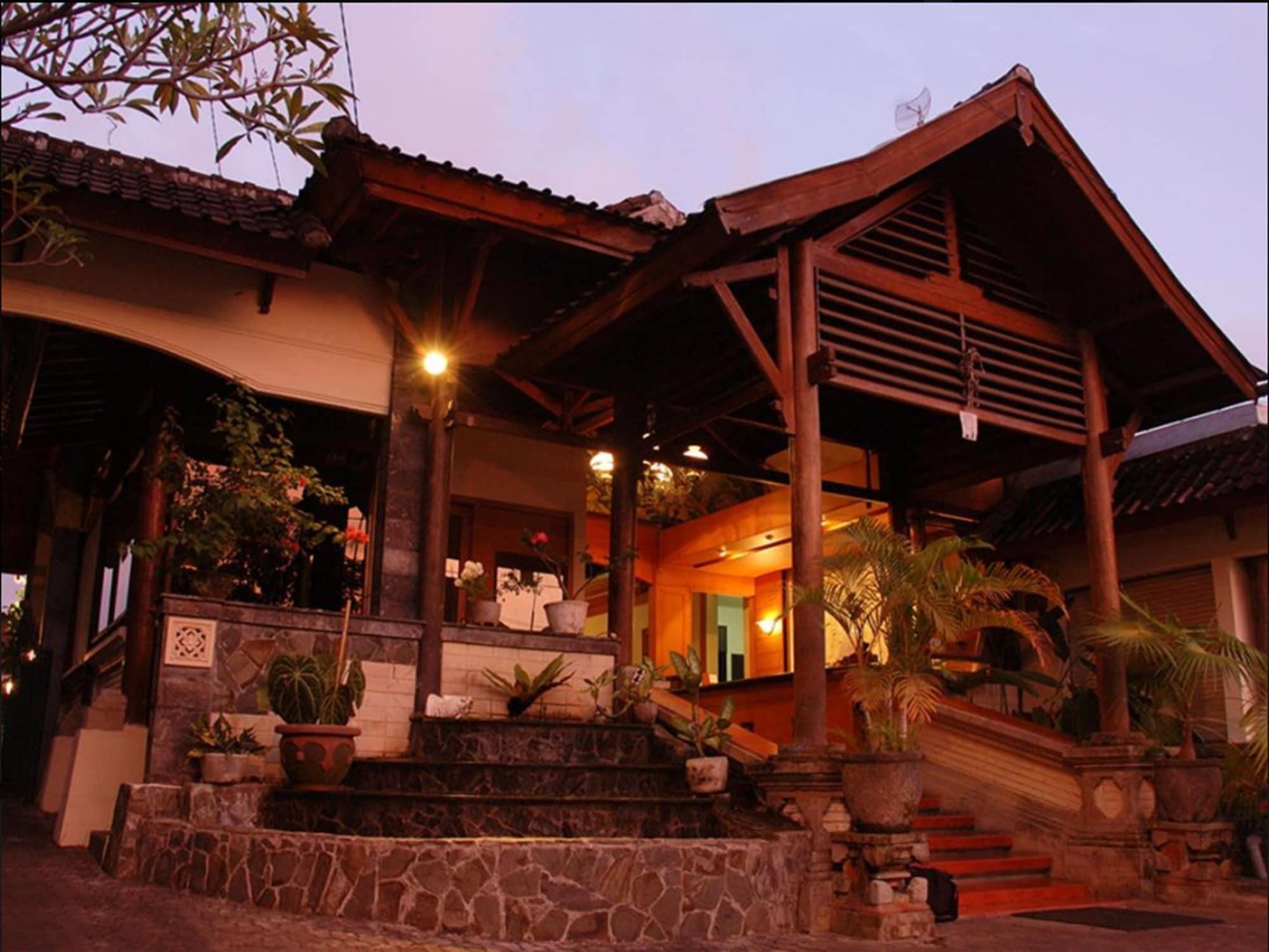 Vista Lobby Yulia Village Inn