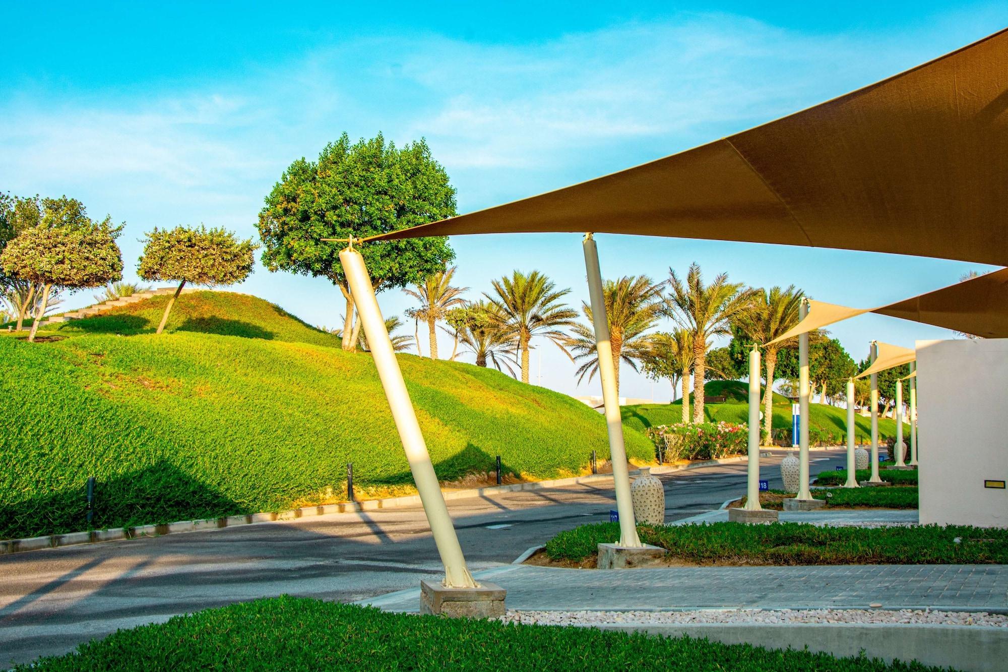 Vista Exterior Park Inn by Radisson Hotel & Residence Duqm