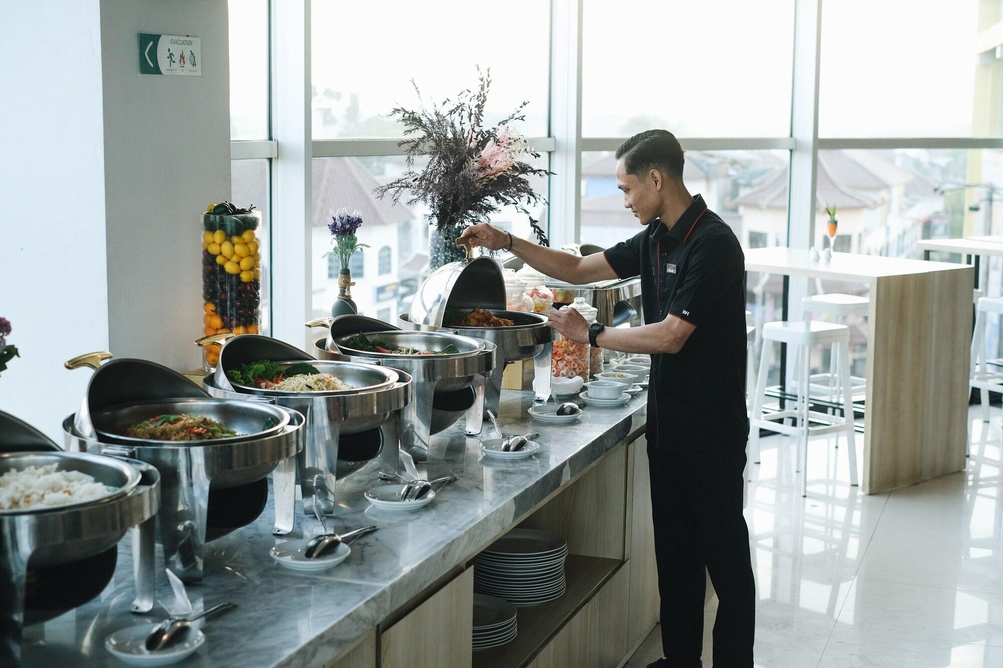 Restaurant Luminor Hotel Metro Indah-Bandung by WH