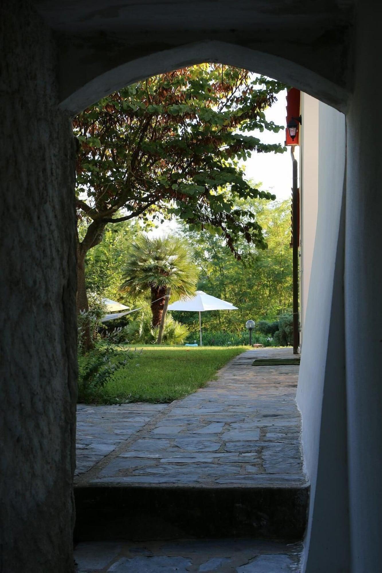 Vista Exterior Villa Nerone B&B