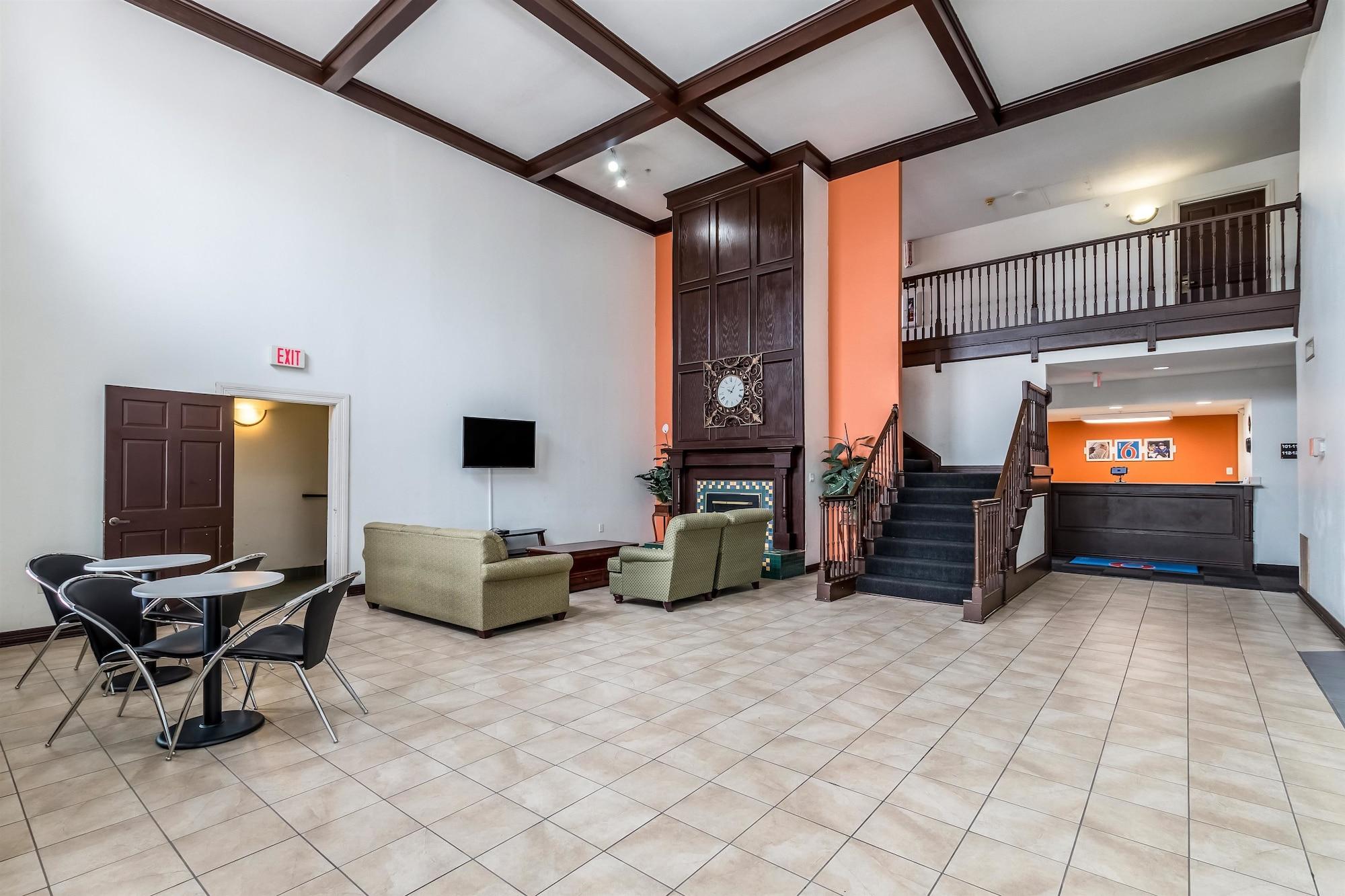 Vista Lobby Motel 6 North Richland Hills, TX - NE Fort Worth