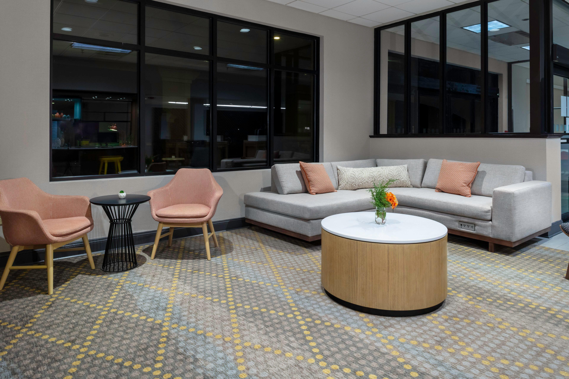 Vista Lobby Holiday Inn & Suites Marlborough by IHG