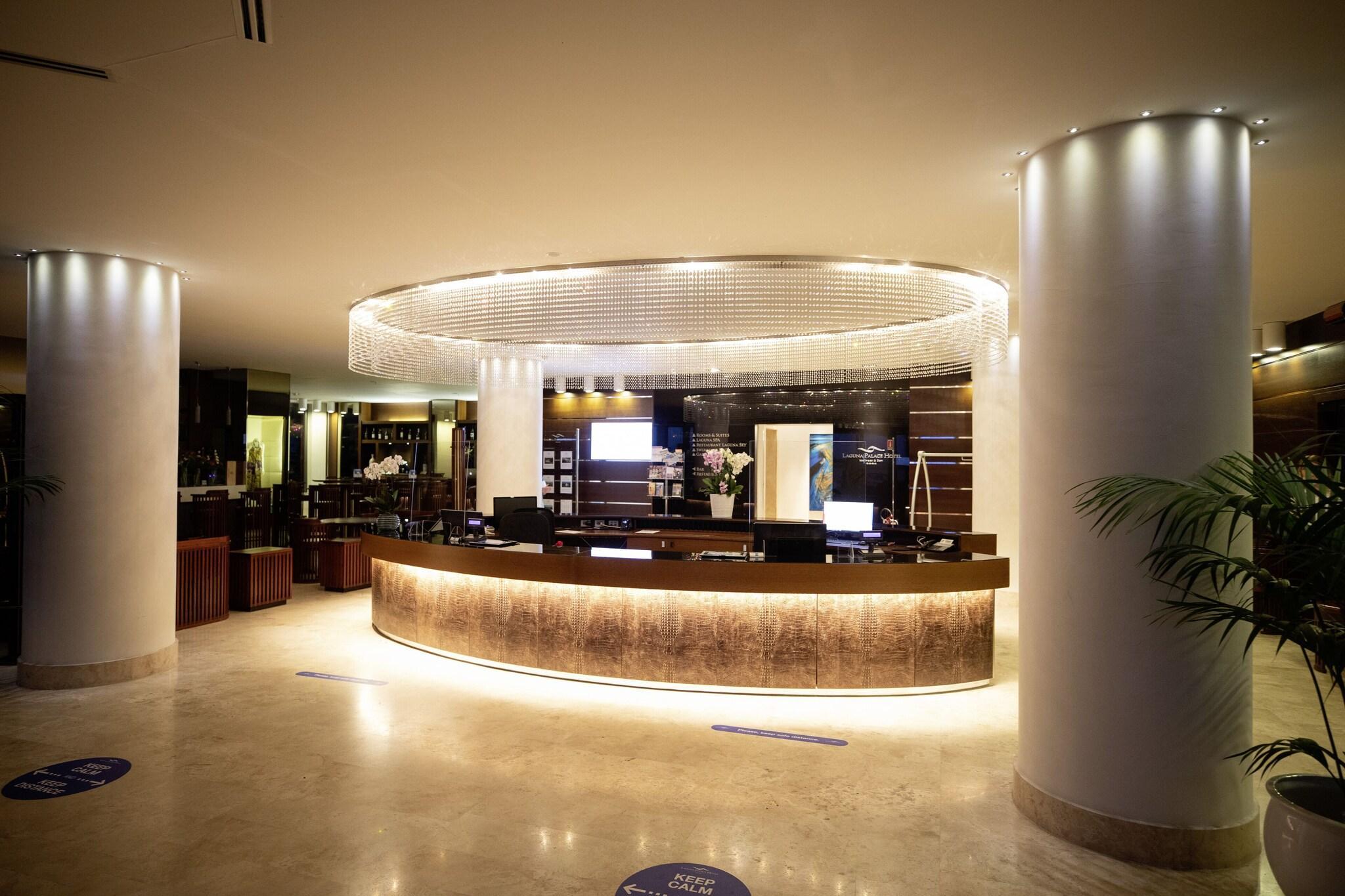 Vista Lobby Laguna Palace
