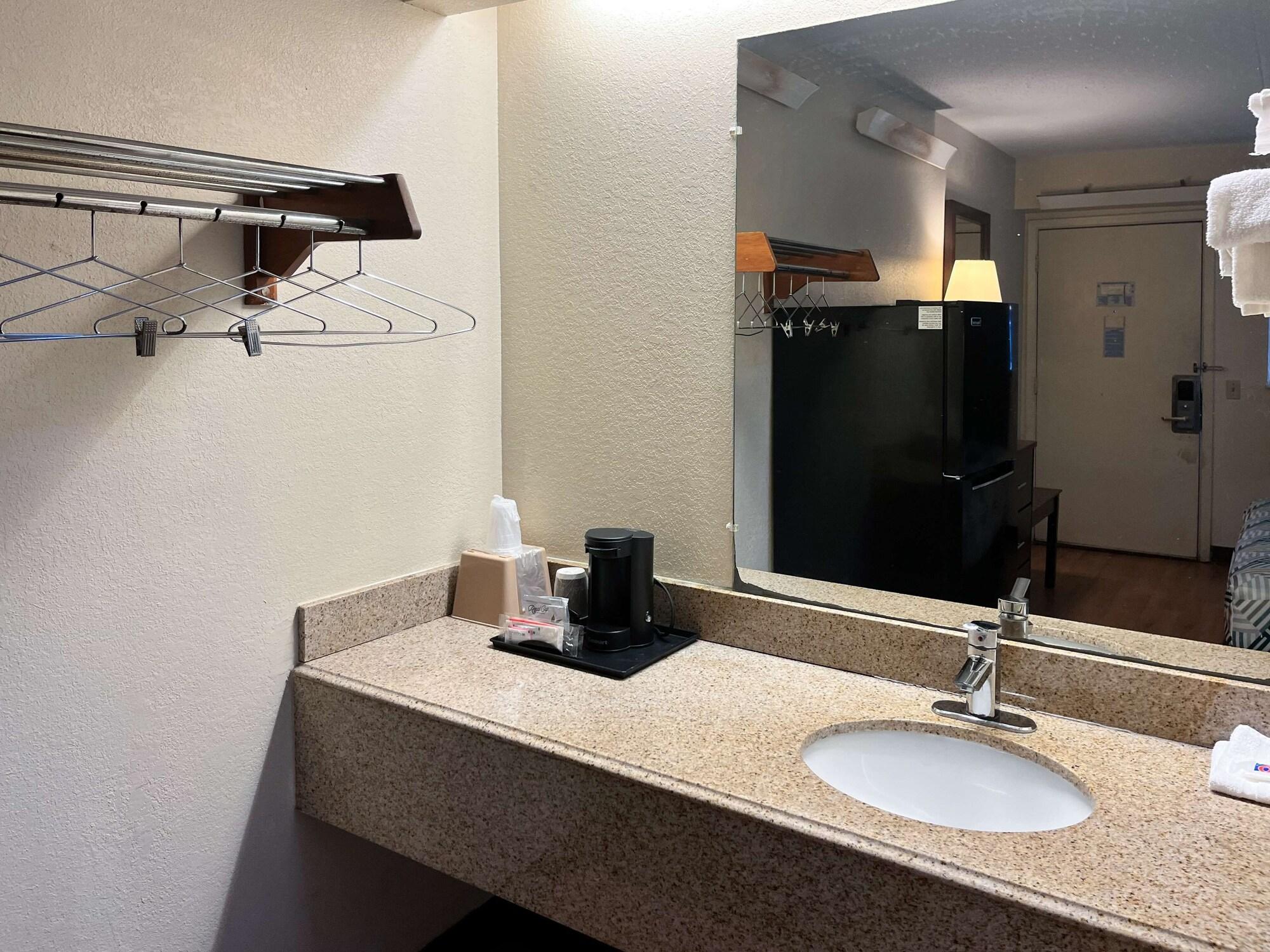 Equipamiento de Habitación Studio 6 Suites Shreveport, LA – Industrial Loop