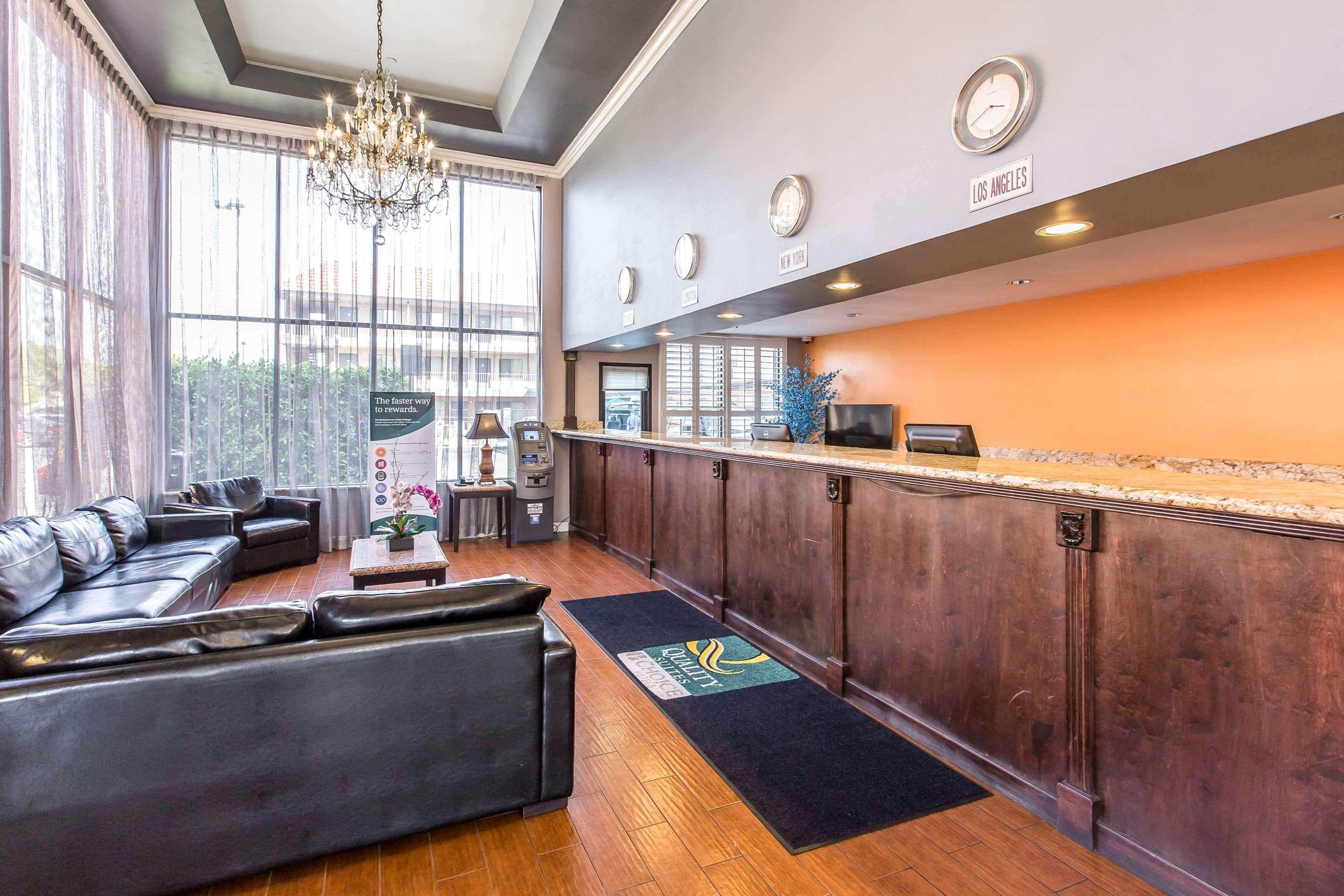 Vista Lobby Quality Inn & Suites Bell Gardens - Los Angeles