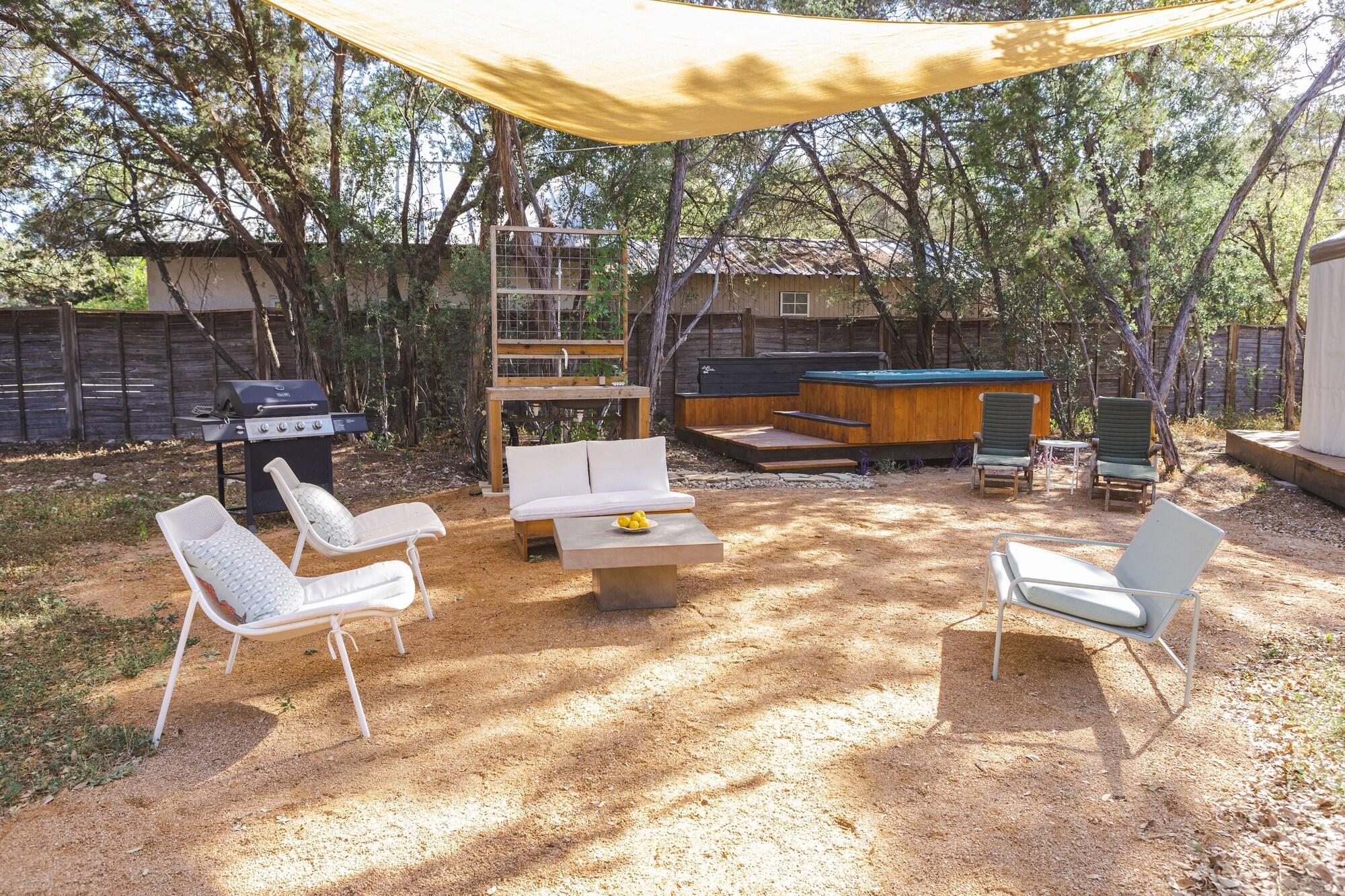 Equipamiento de Habitación The Macaw Yurt at Camposanto ATX Glamping on Lake Travis