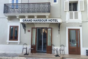 Alojamiento - Grand Harbour Hotel