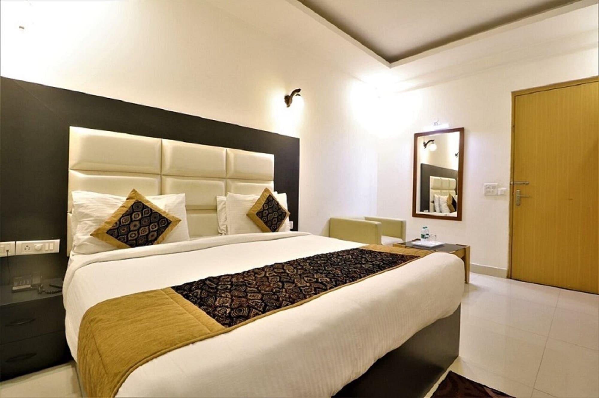 Varios Airport Hotel J P Palace