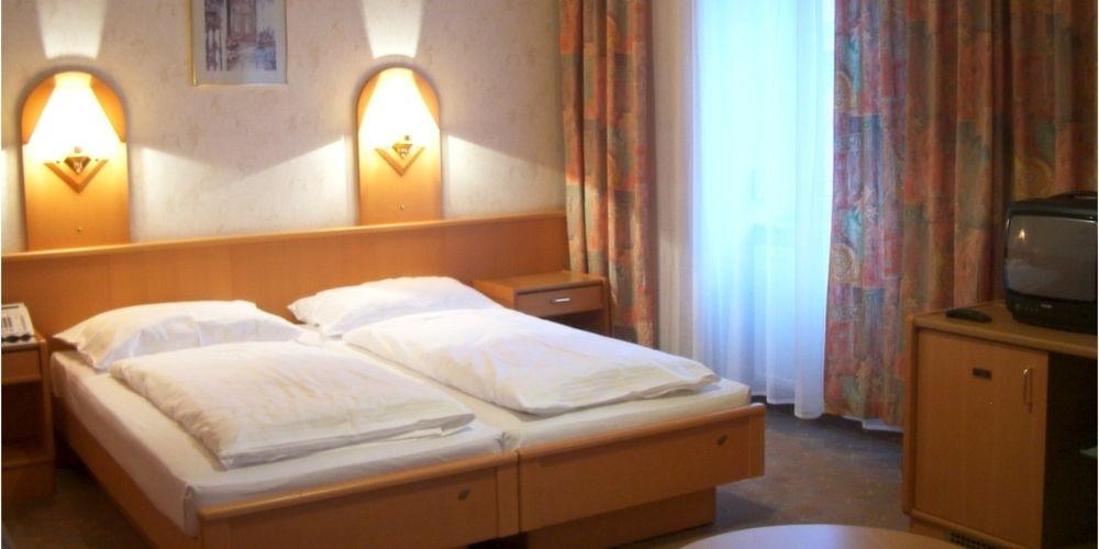Varios Hotel Admiral Wienna