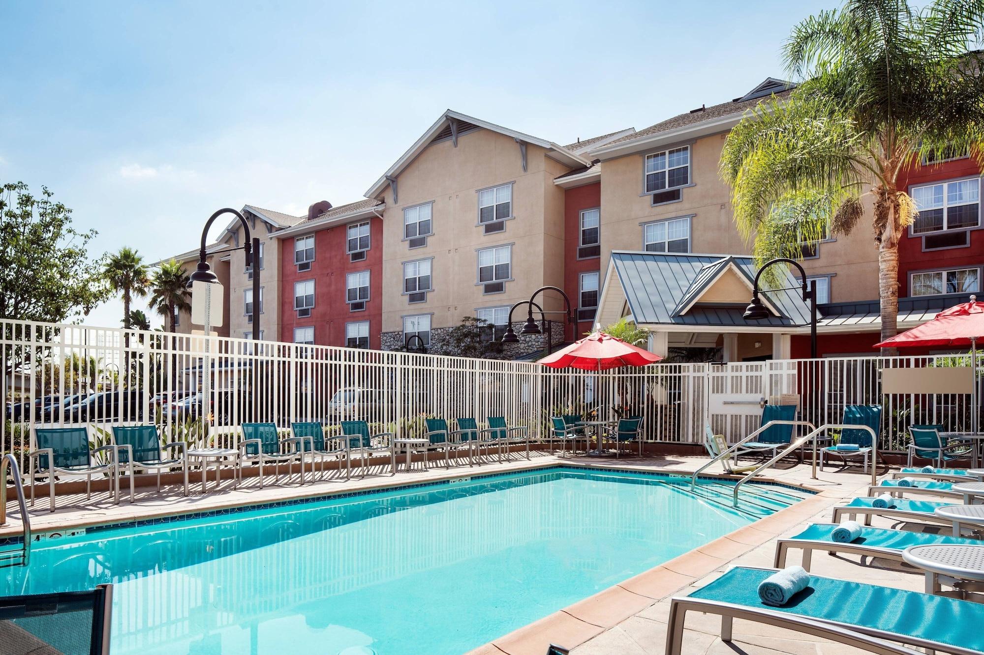 Vista Piscina TownePlace Suites Los Angeles LAX/Manhattan Beach