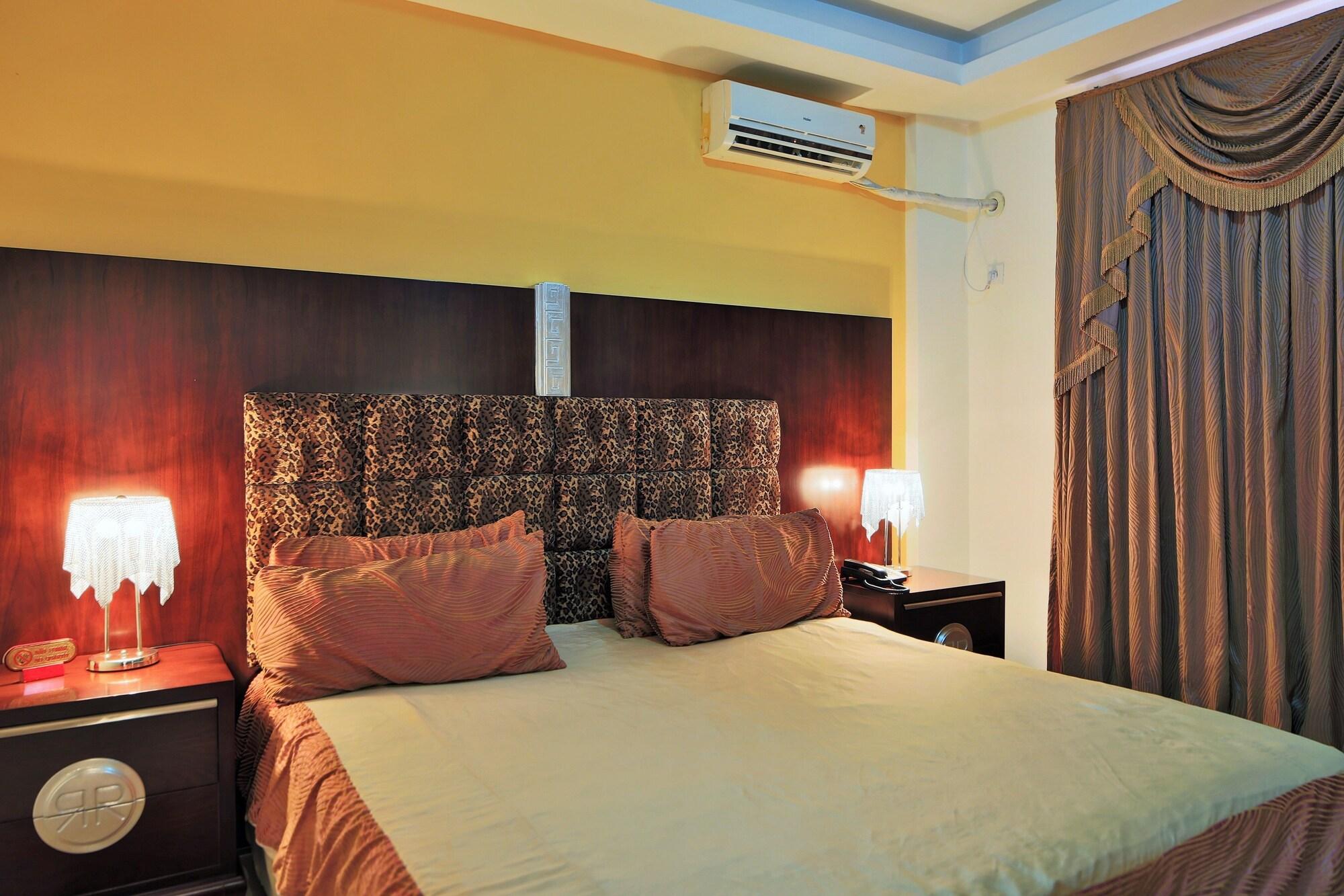 Habitación Hotel Roma Ritz Huambo