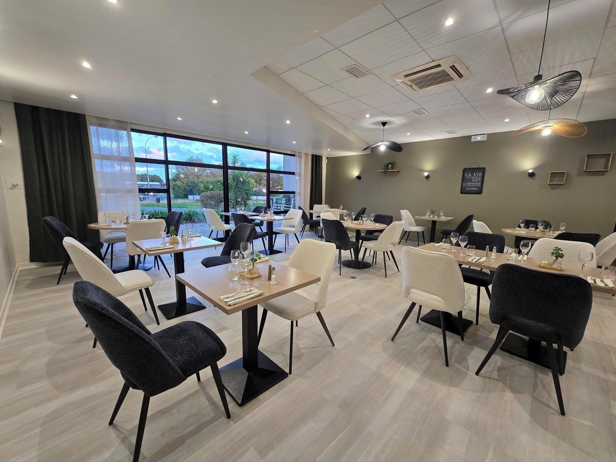 Restaurant Logis Hôtel Restaurant Les Fontaines