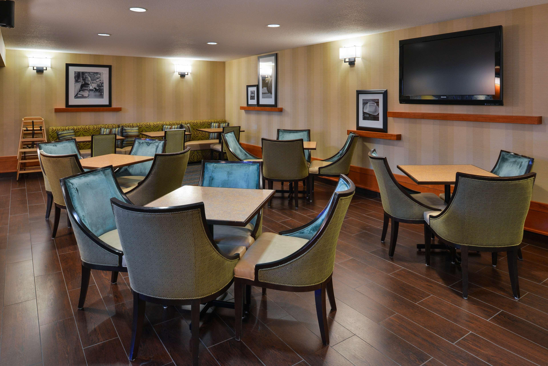 Vista Lobby Hampton Inn & Suites By Hilton Calgary- University Northwest