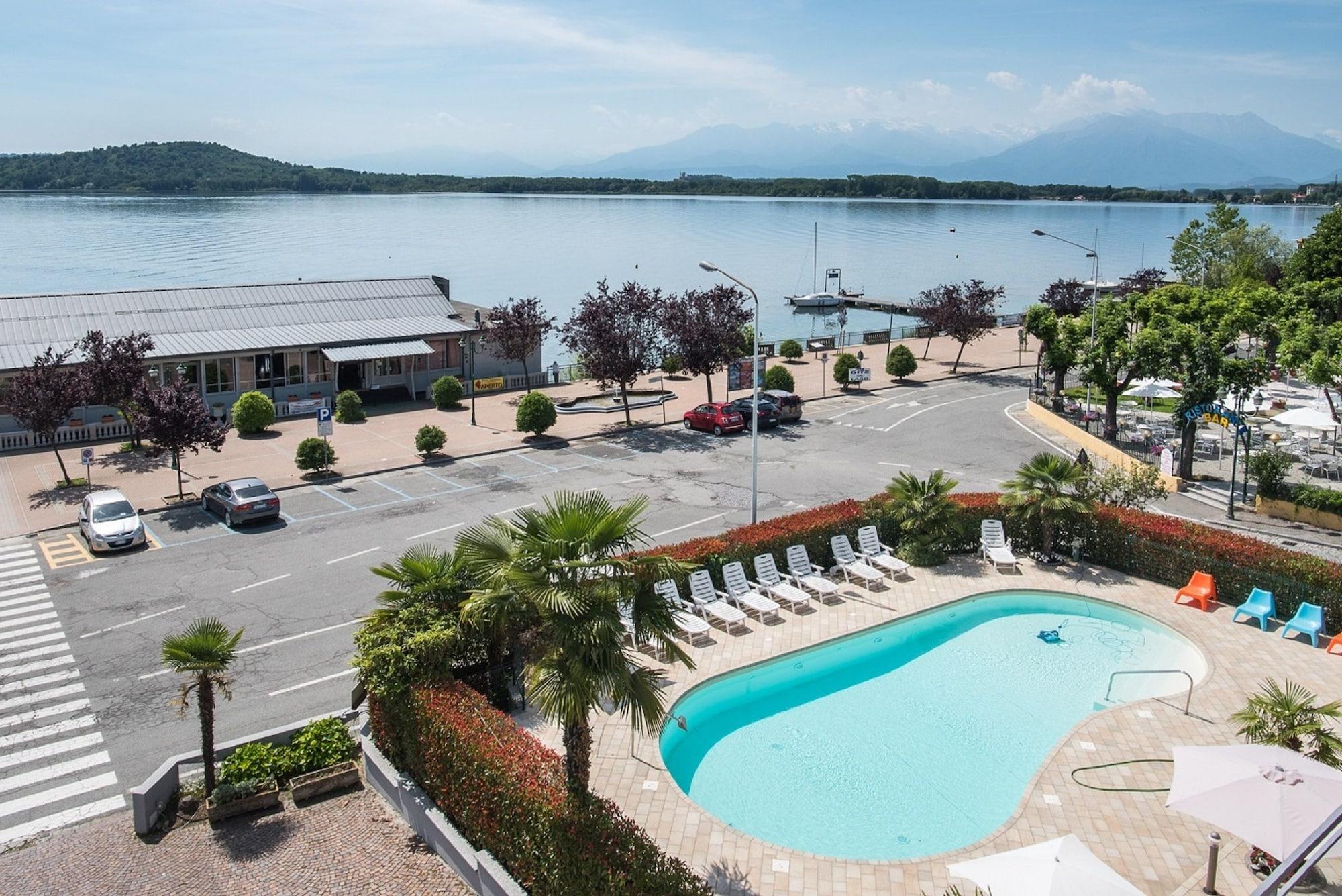Vista Exterior Hotel Royal