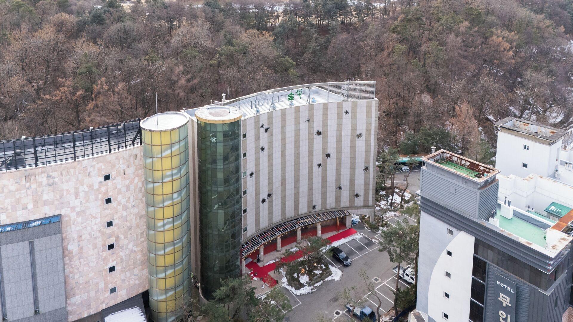 Varios hotel suop