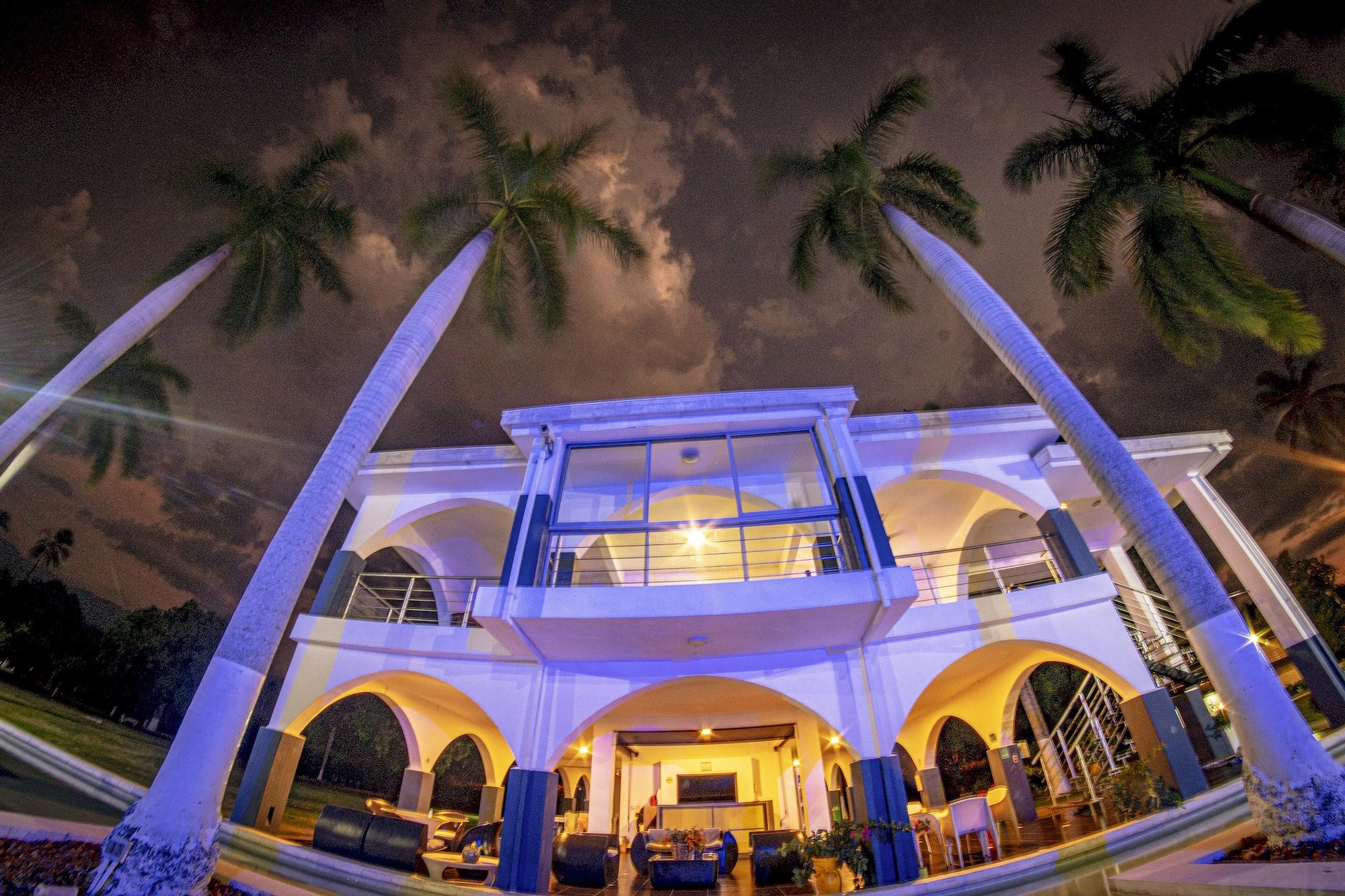 Bar/Salón Arena de Santa Fe by Bernalo Hotels