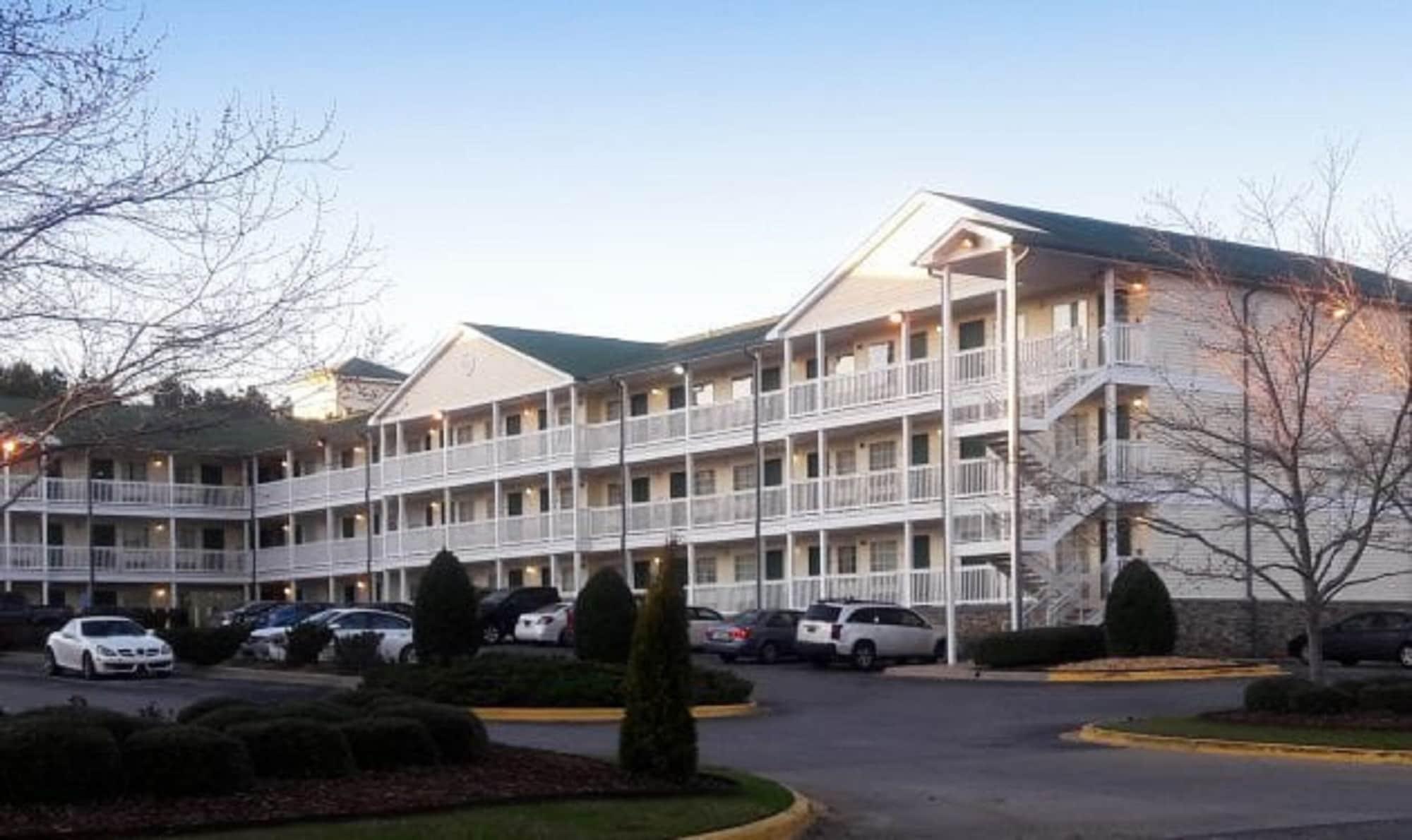 Vista Exterior InTown Suites Extended Stay Birmingham AL - Lakeshore Parkway