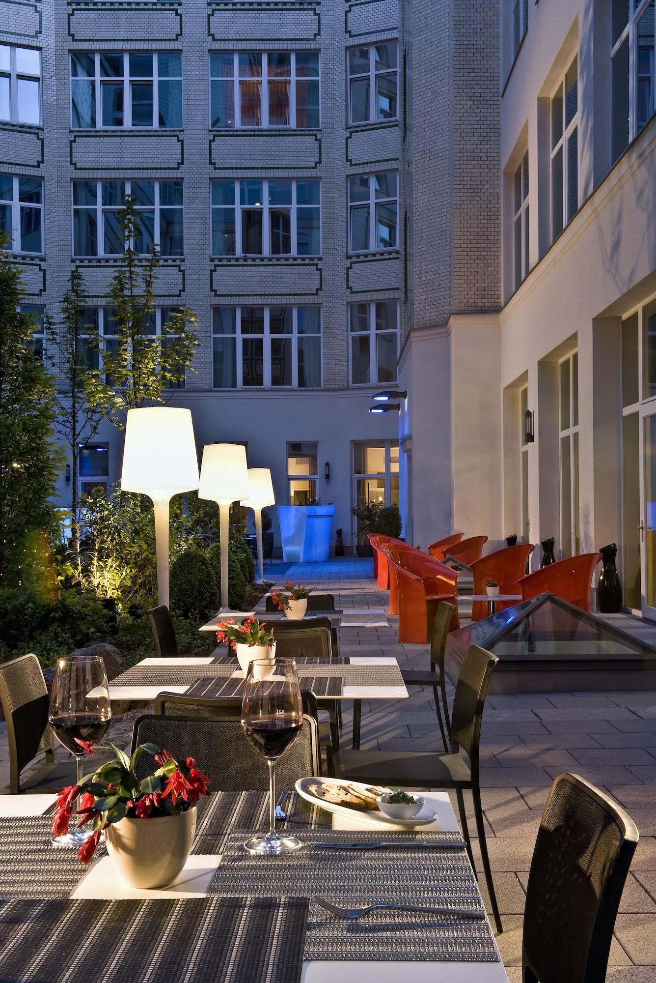 Restaurant Adina Apartment Hotel Berlin CheckPoint Charlie