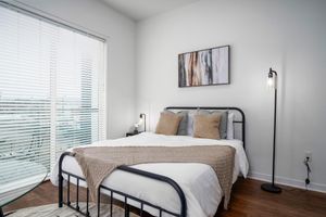 Alquiler Vacacional - Urban Comfort: Studio Getaway w/ Private Balcony