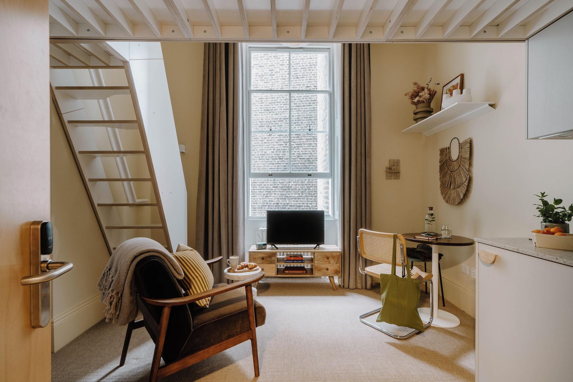 Varios Mason & Fifth, Primrose Hill