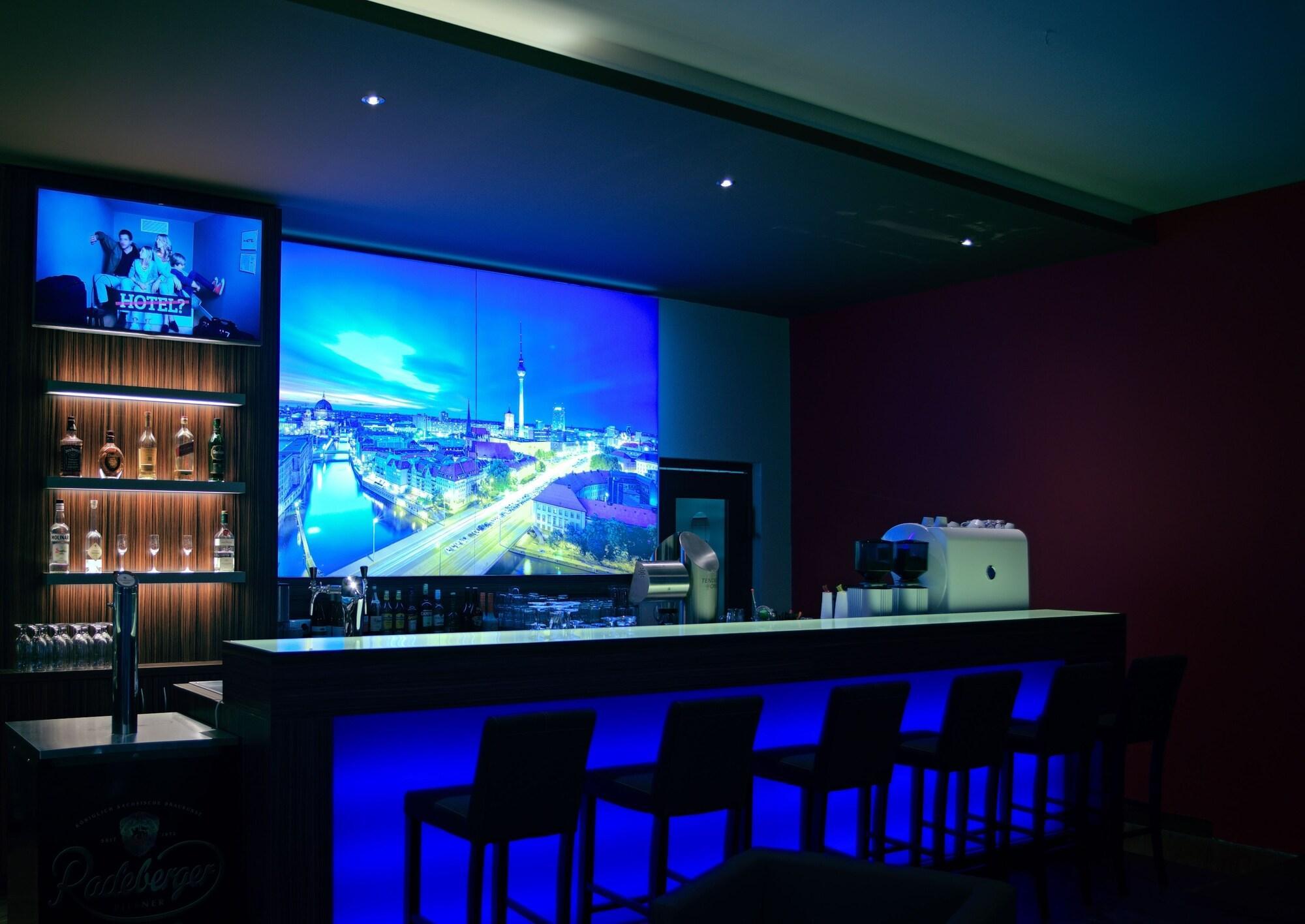 Bar/Salón H24 Hoteltow