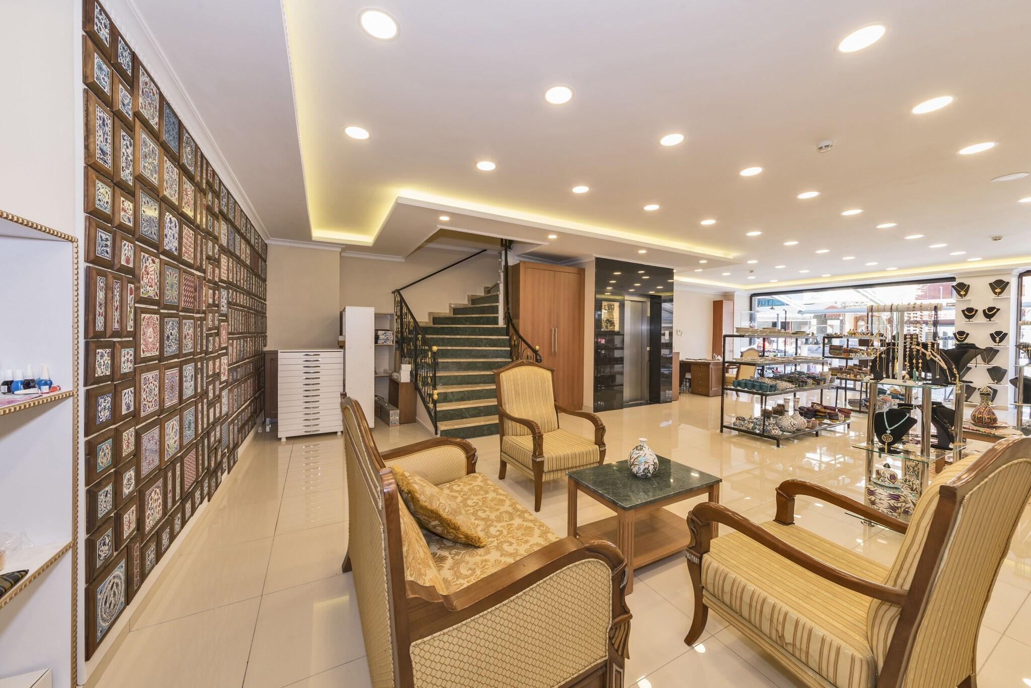 Vista Lobby Magnaura House Hotel