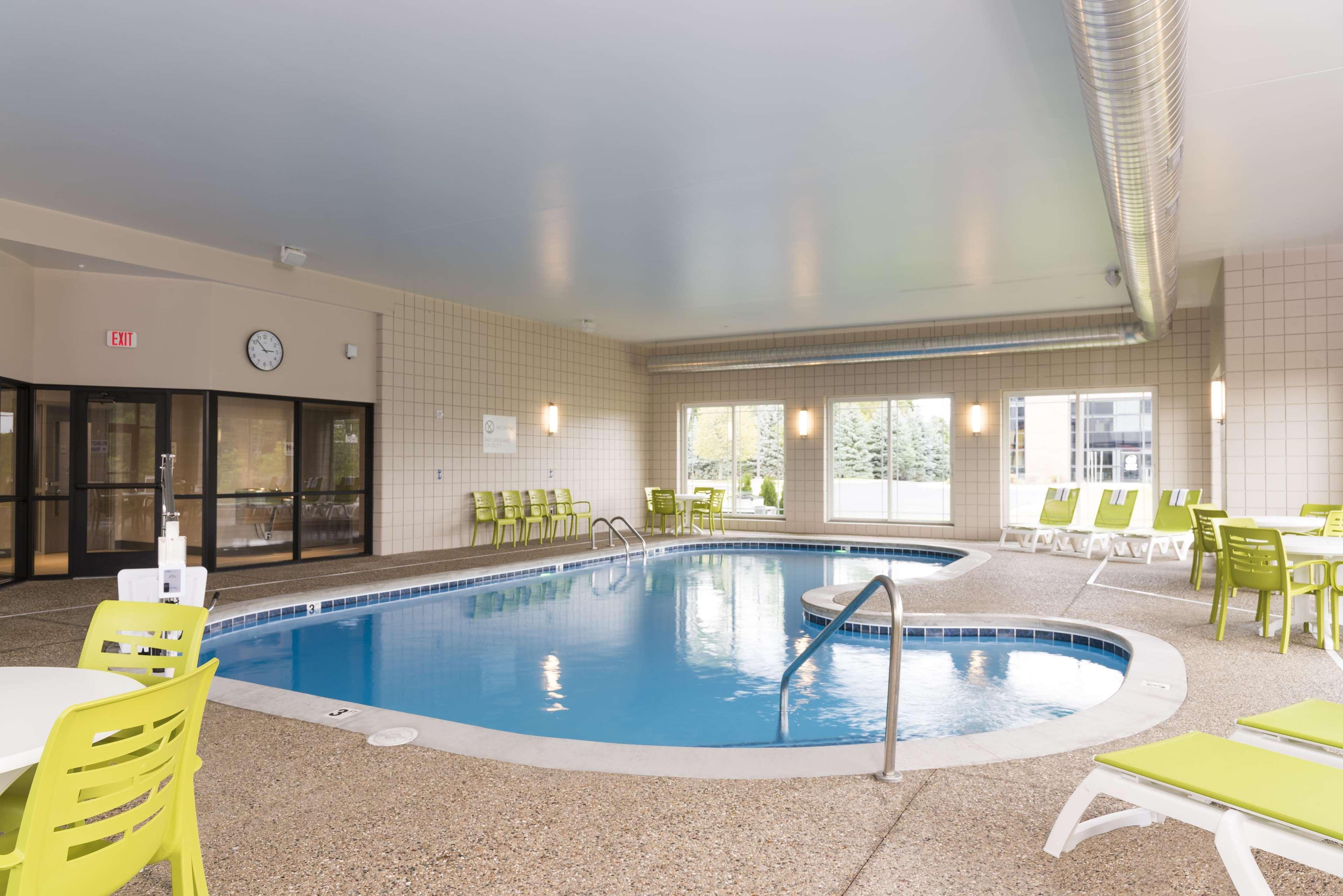Vista Piscina Hilton Garden Inn Grand Rapids East