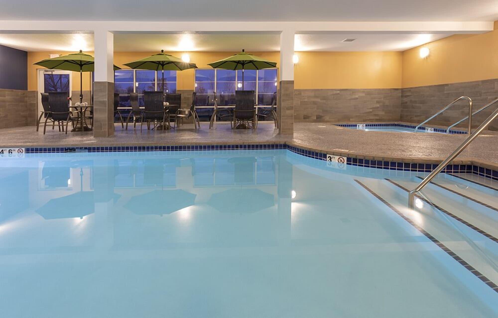 Vista Piscina Grandstay Hotel and Suites Milbank
