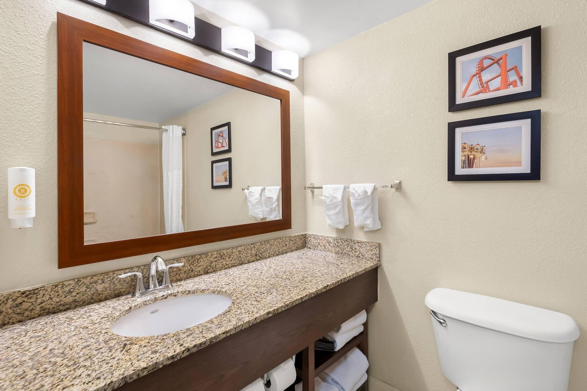 Habitación Comfort Suites Near Universal Orlando Resort