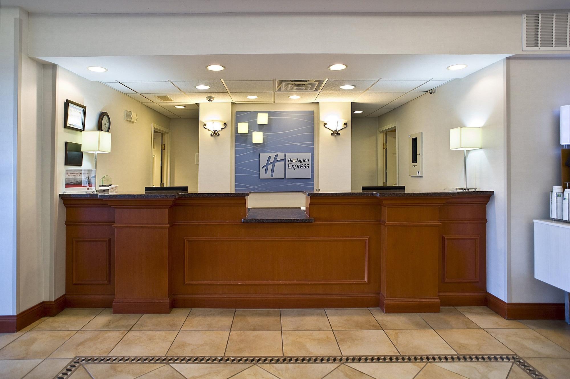 Vista Exterior Holiday Inn Express Hotel & Suites Vermillion by IHG