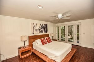 Alquiler Vacacional - Original Midcentury Modern "Glass House on Hyco" on Hyco Lake, NC