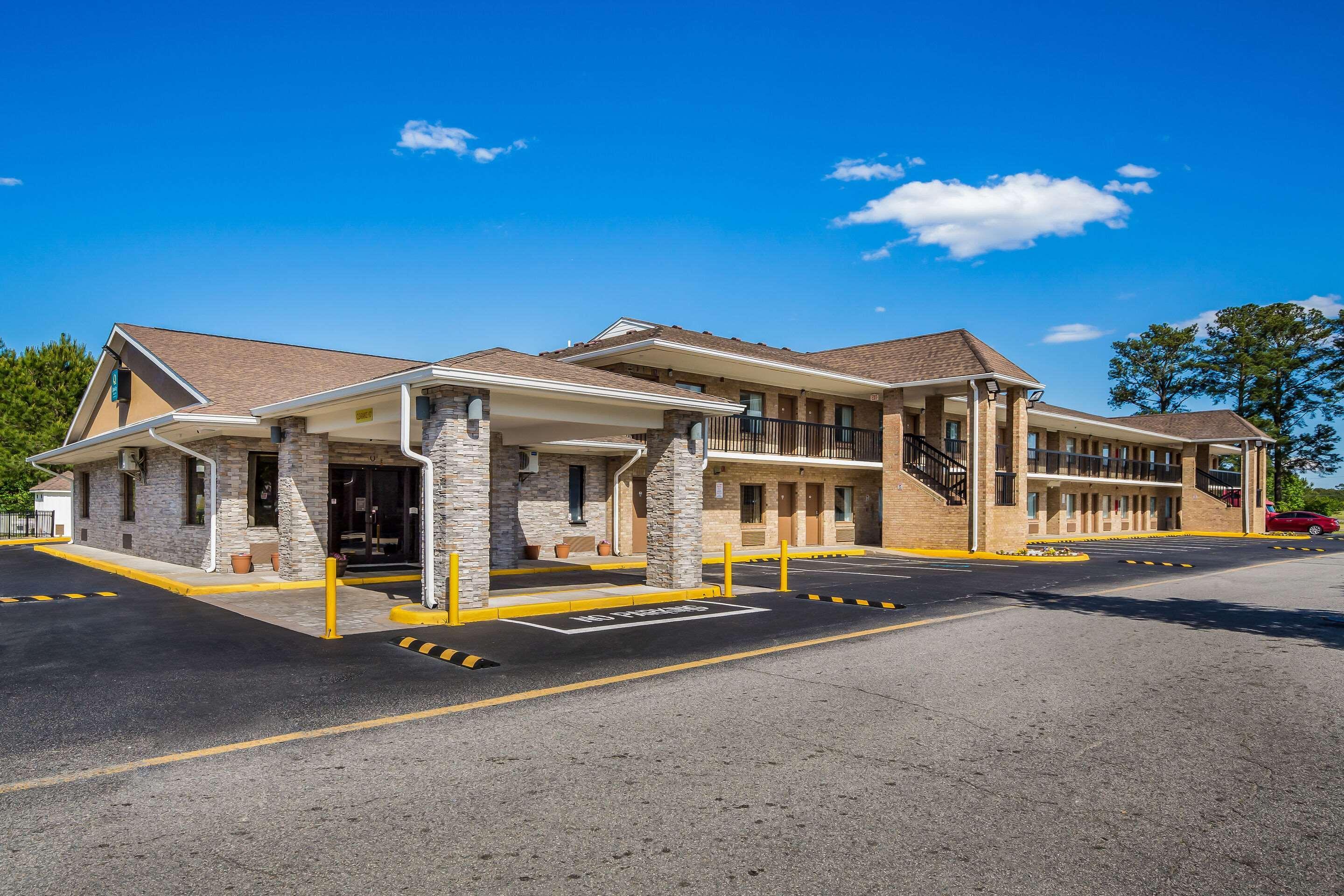 Vista Exterior Quality Inn & Suites Suffolk Area