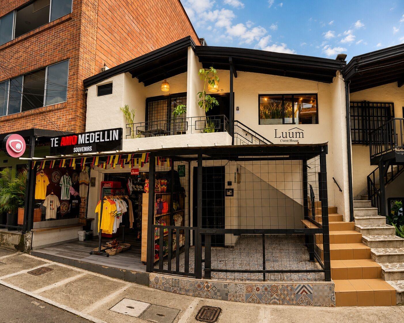 Varios Luum Guest House